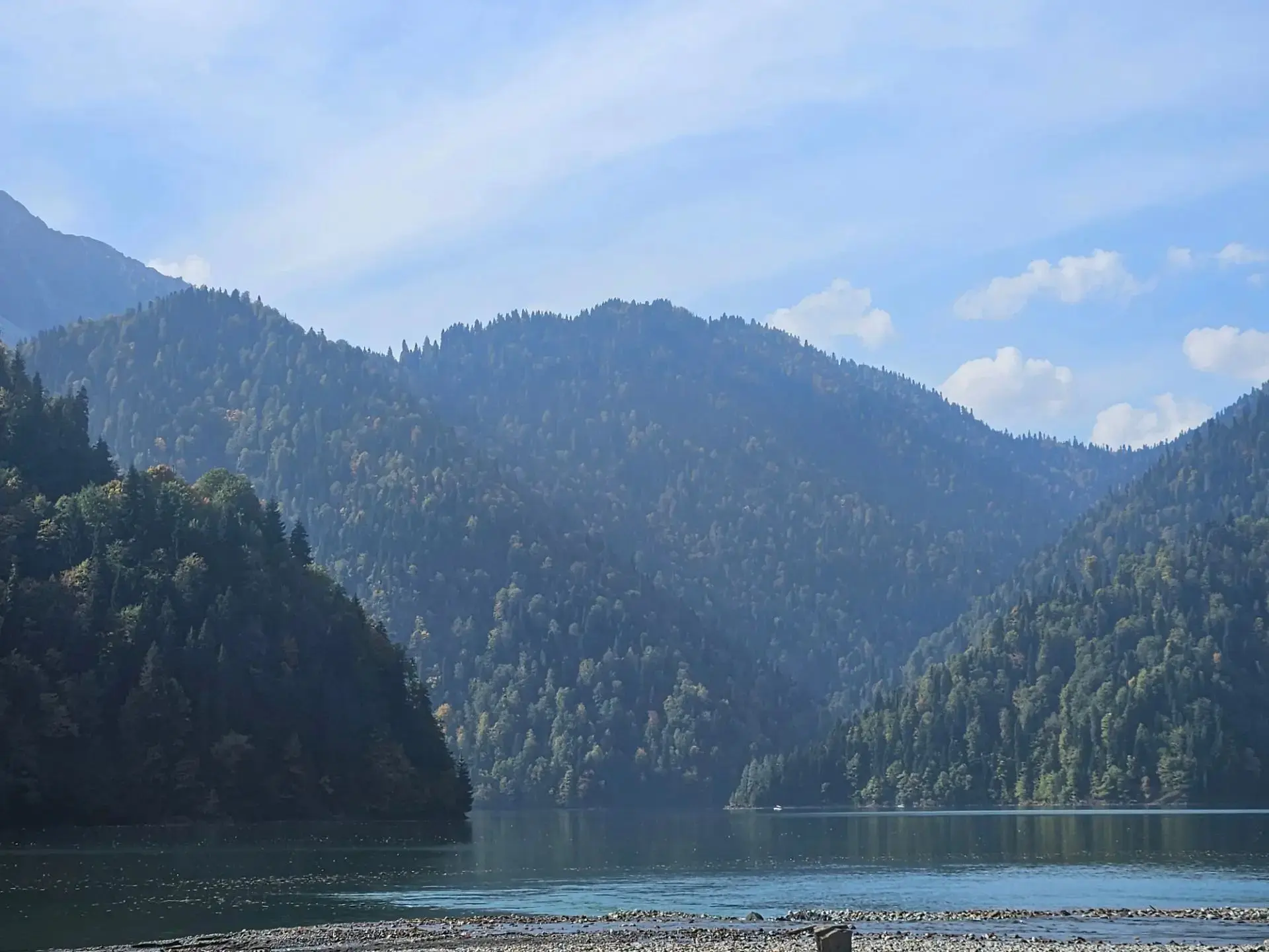 🏔Озеро Рица — одна из визитных карточек Абхазии.
