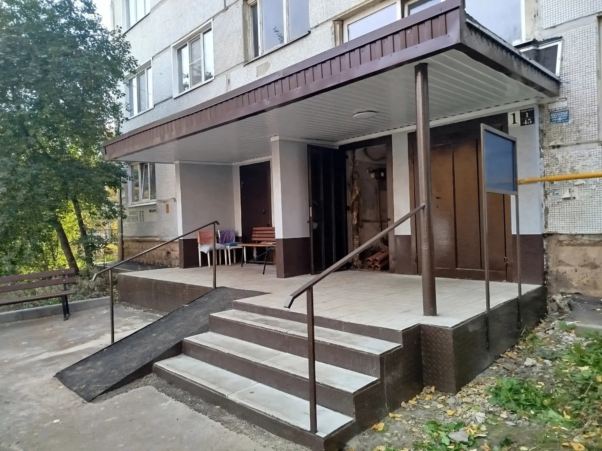 🏠 Отличные новости! На проспекте Строителей, 86 завершены работы по ремонту входных гр...