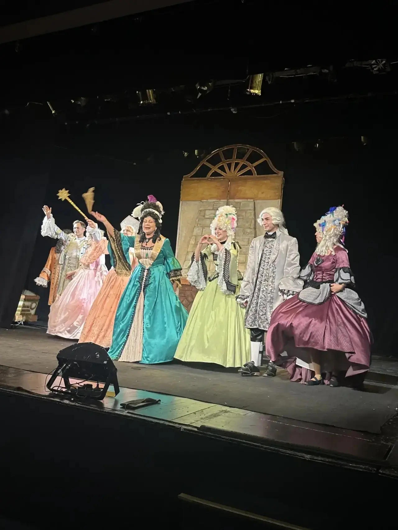 Незабываемая экскурсия в Тюмень: театр, музей и море эмоций! 🎭🏛️✨