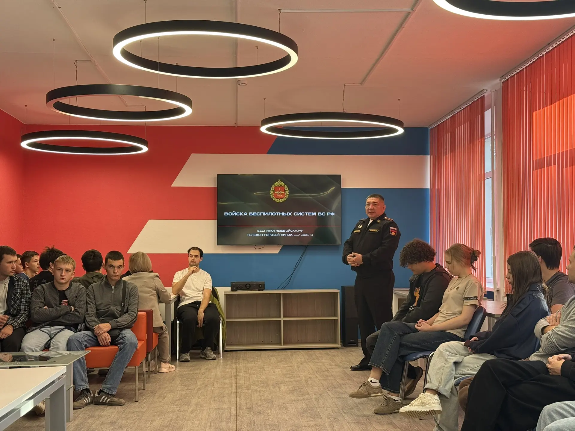 Администрация района совместно с военным комиссариатом продолжает работу по информирова...