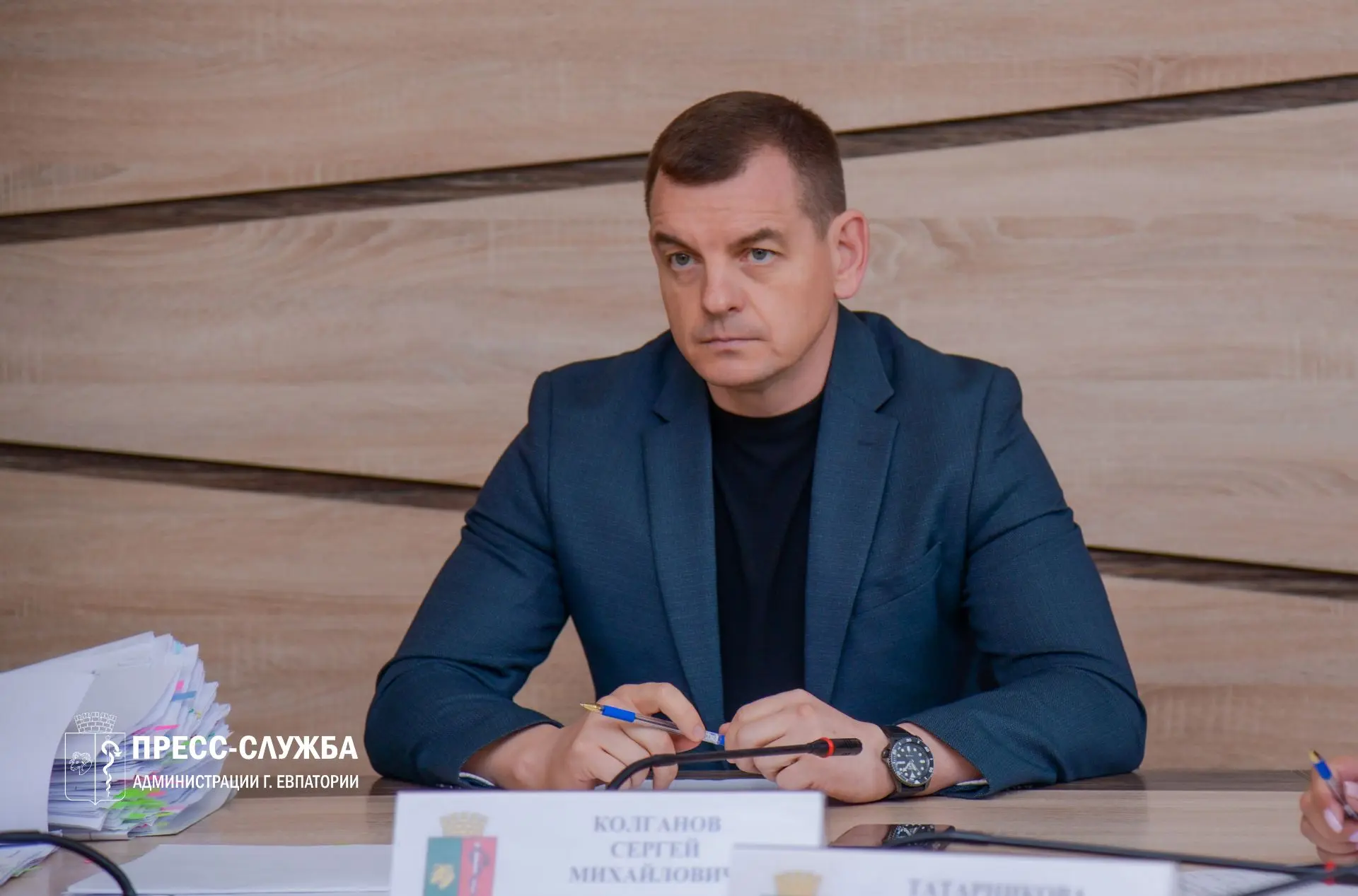 Парковка на газонах и торговля в неположенных местах: в Евпатории наказали более 300 на...