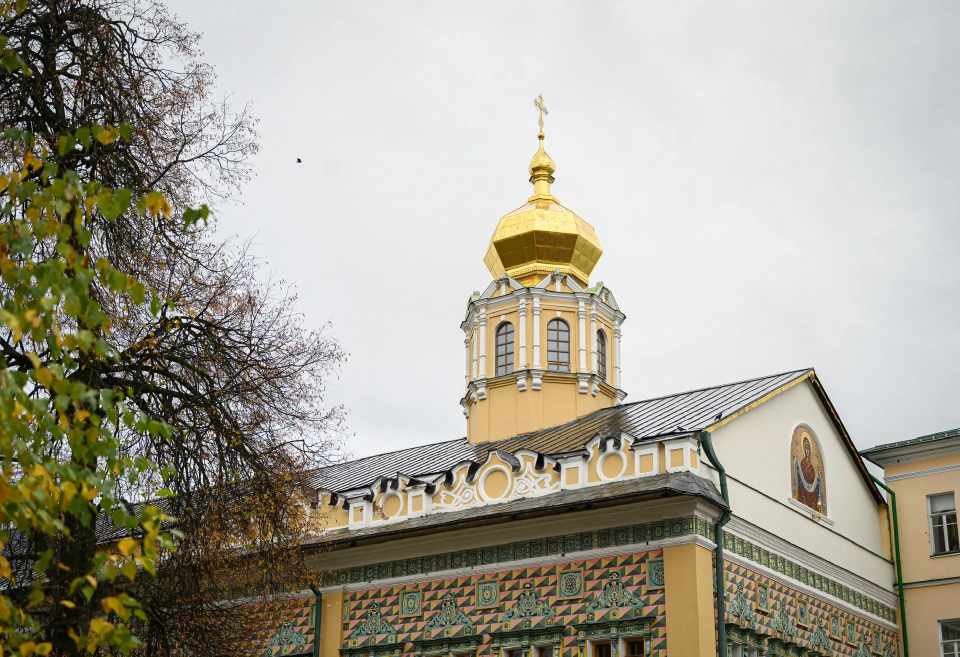 В праздник Покрова Божией Матери наместник Высоко-Петровского монастыря епископ Бронниц...