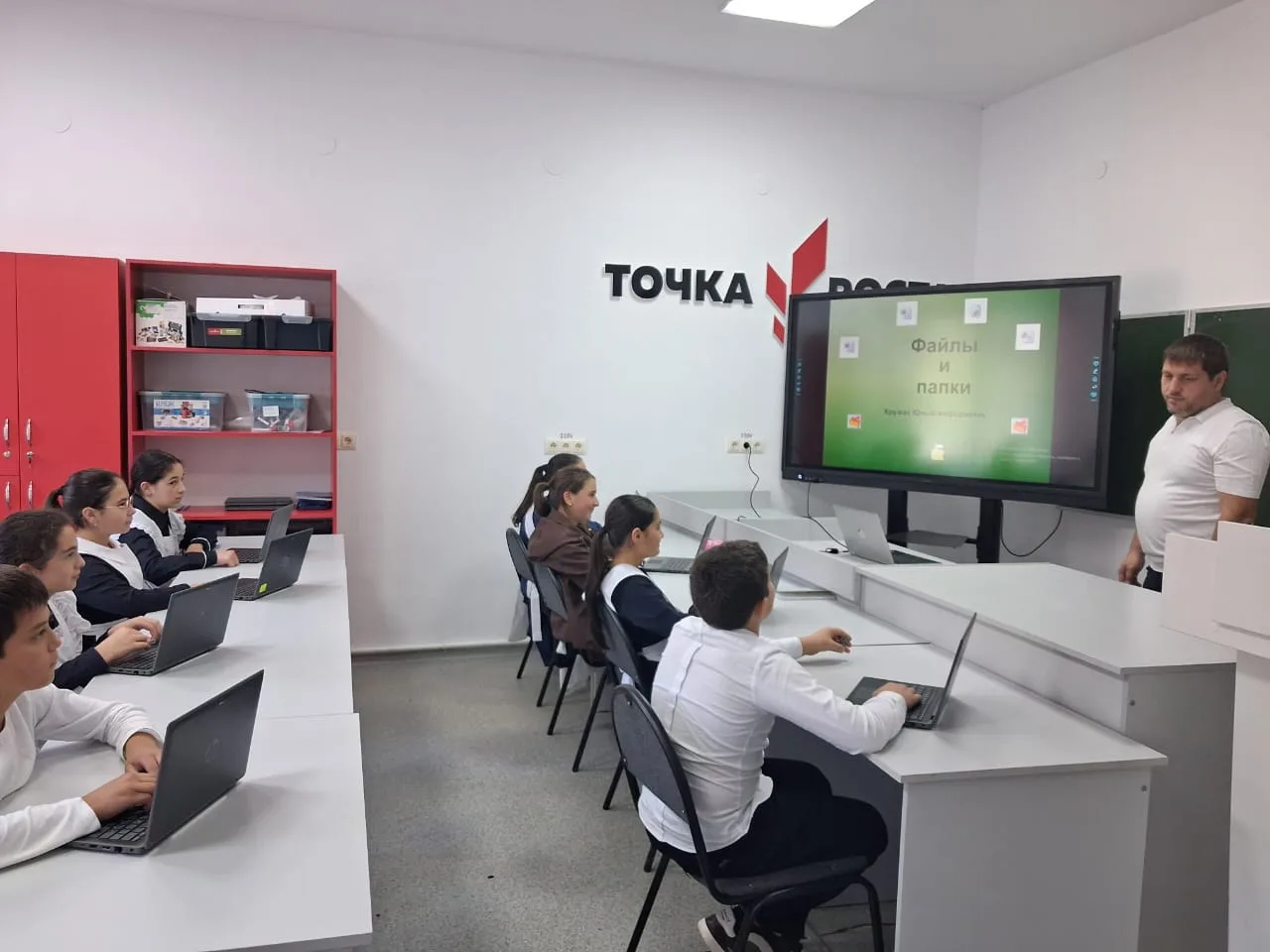 🔴 Сегодня в центре цифрового и гуманитарного профилей «Точка роста» в рамках работы кр...