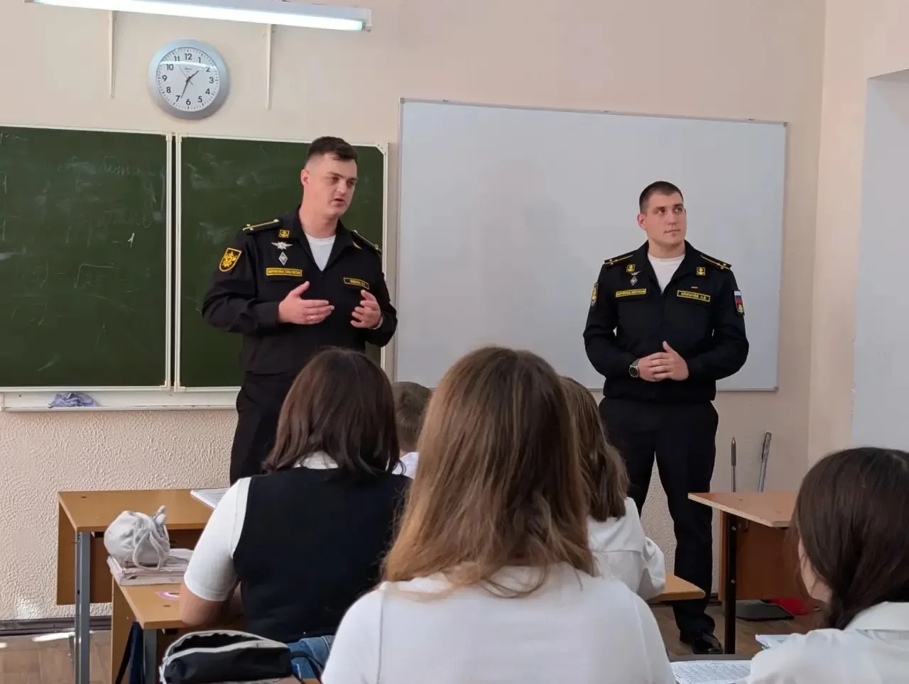 Сегодня в нашей школе прошла важная встреча для учащихся! К нам в гости приехали предст...