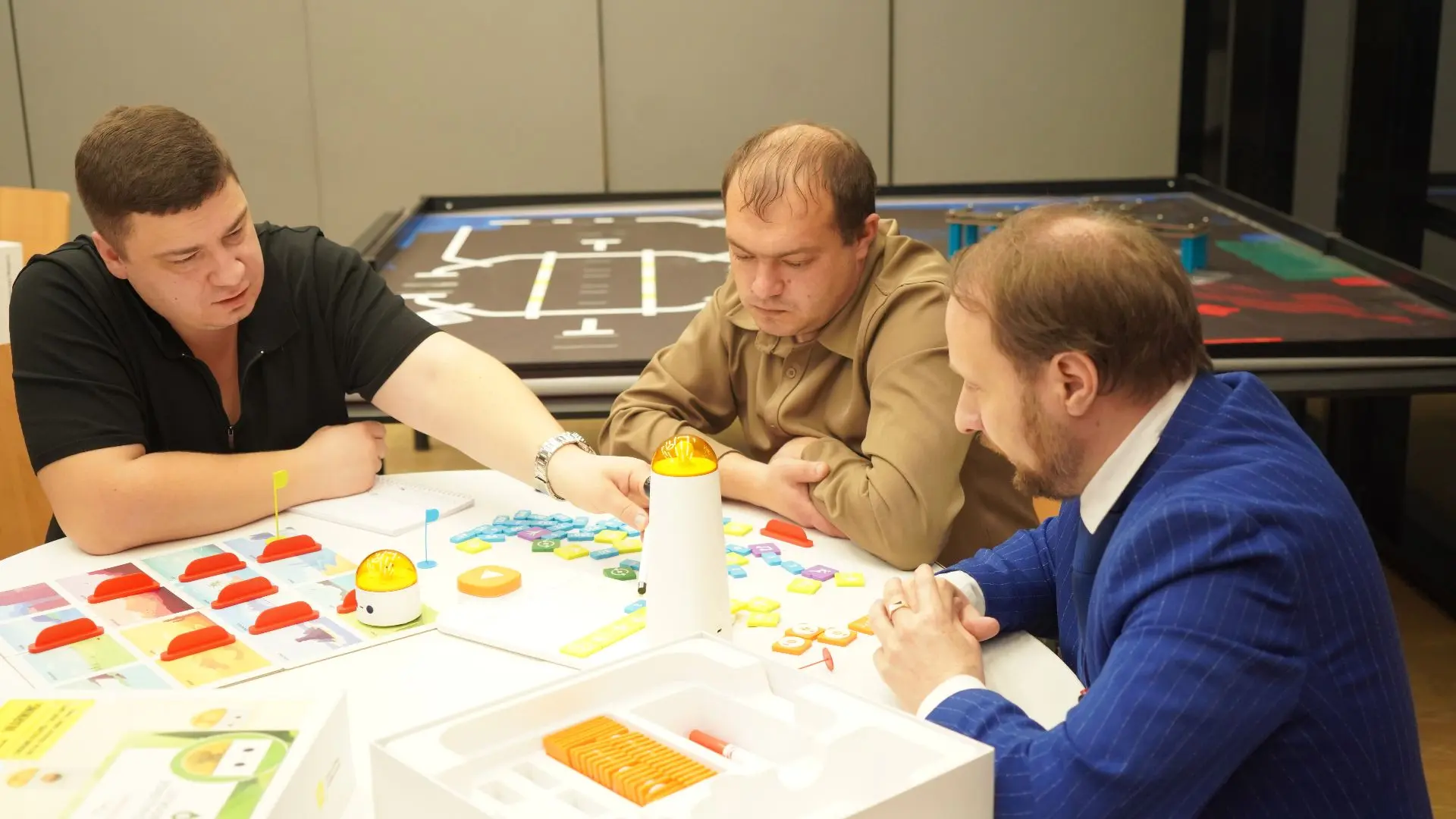 Сегодня в Центре цифровых образовательных технологий EduTech начались курсы «Robo&Bot: ...