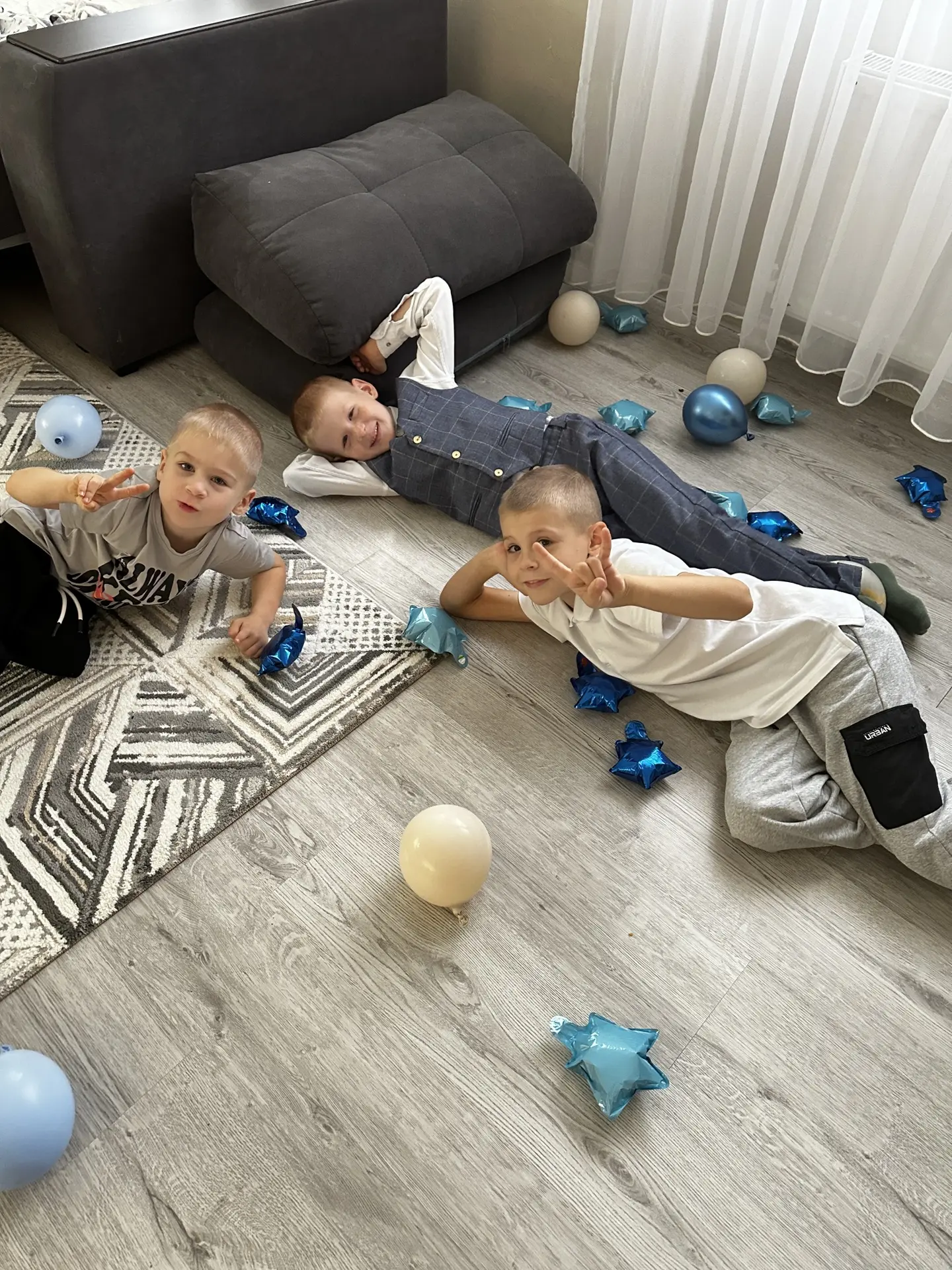 Доброе утро🥰оно было веселое у нас. Зарядку сделали,подурачились и посмеялись 😂