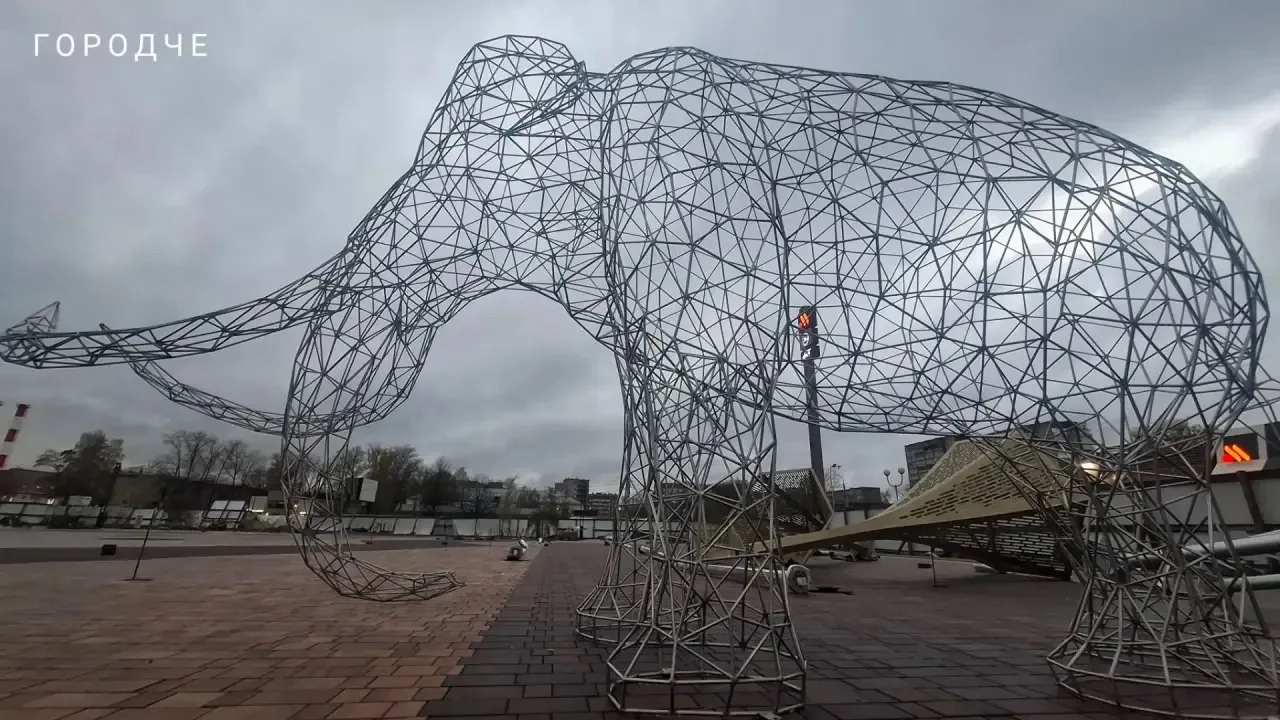 На площади Химиков в Череповце появится полигональная фигура мамонта из нержавеющей стали.