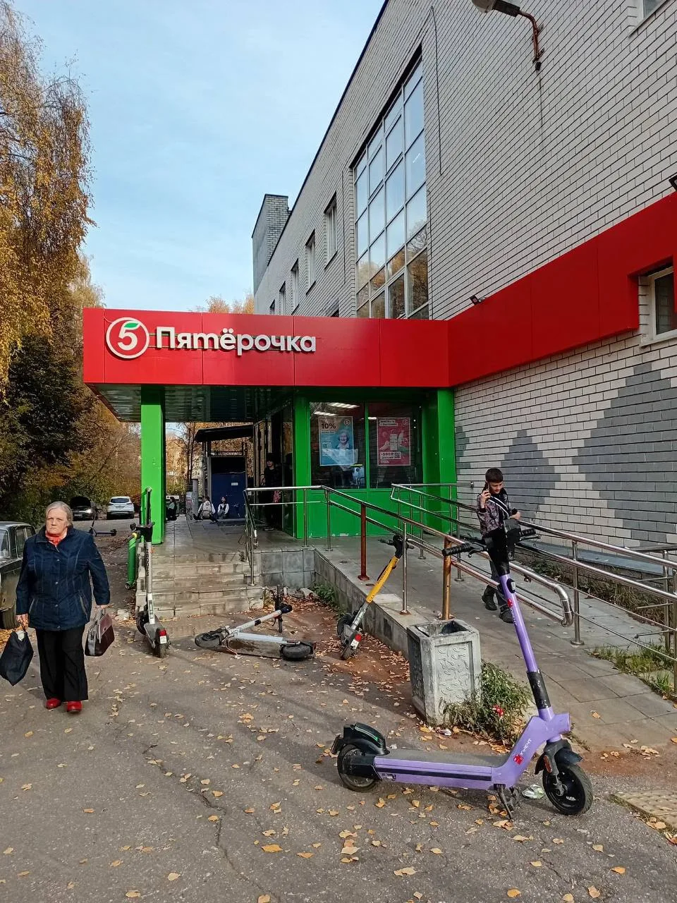 Кажется, восстание машин начнется с самокатов на Корнилова.