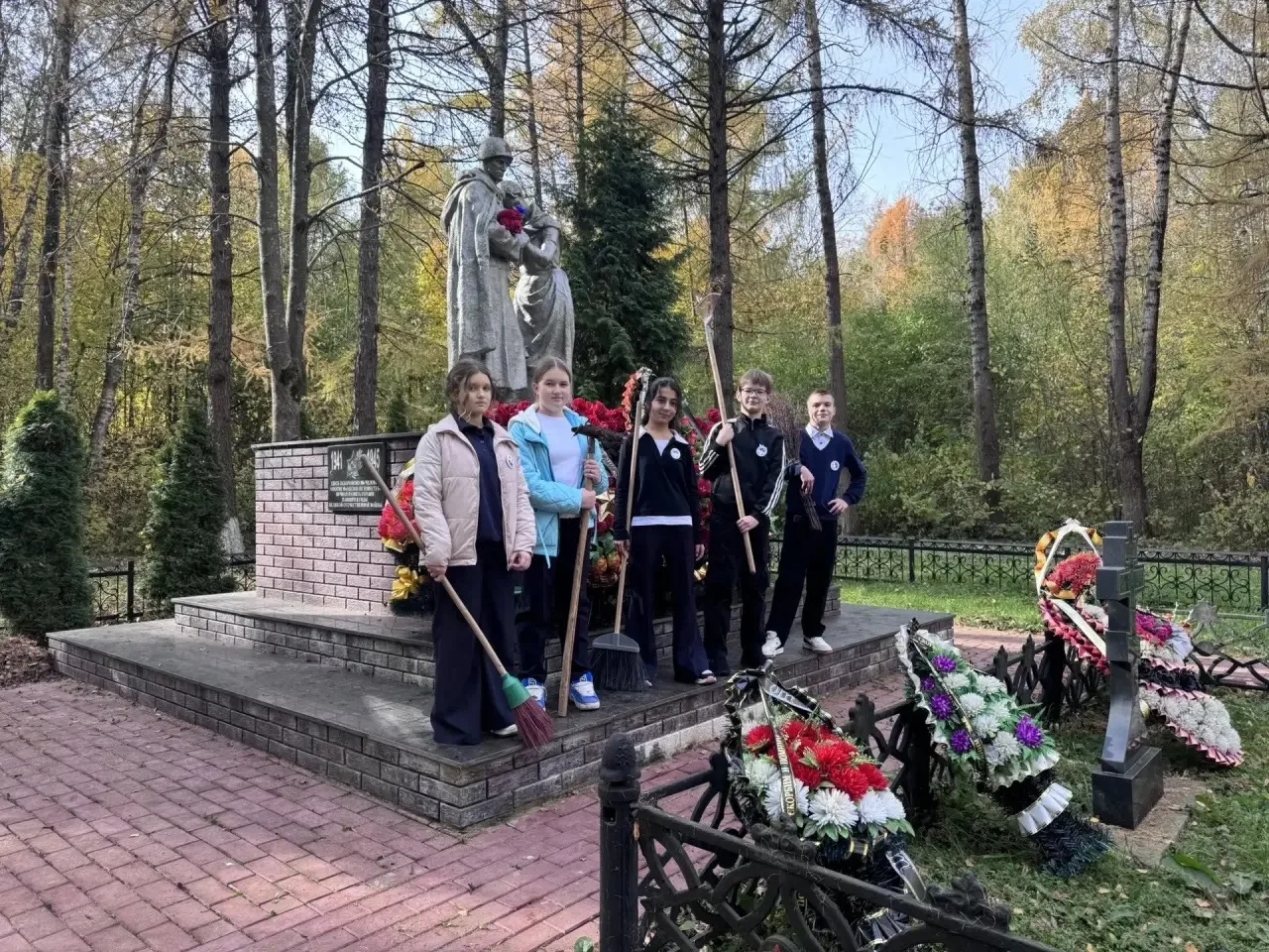📸 Школьники Веневского округа присоединились к акции «Осенняя неделя добра»​