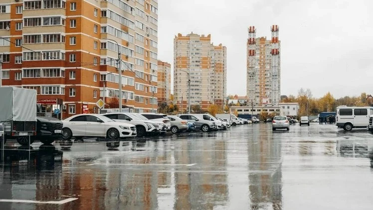 🚗 В микрорайоне Богородский завершили обустройство парковки на 450 машино-мест