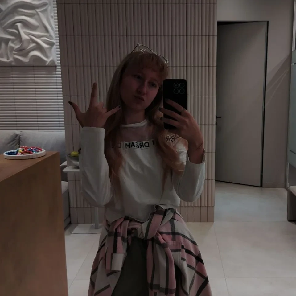 👧 Азалия, 20
