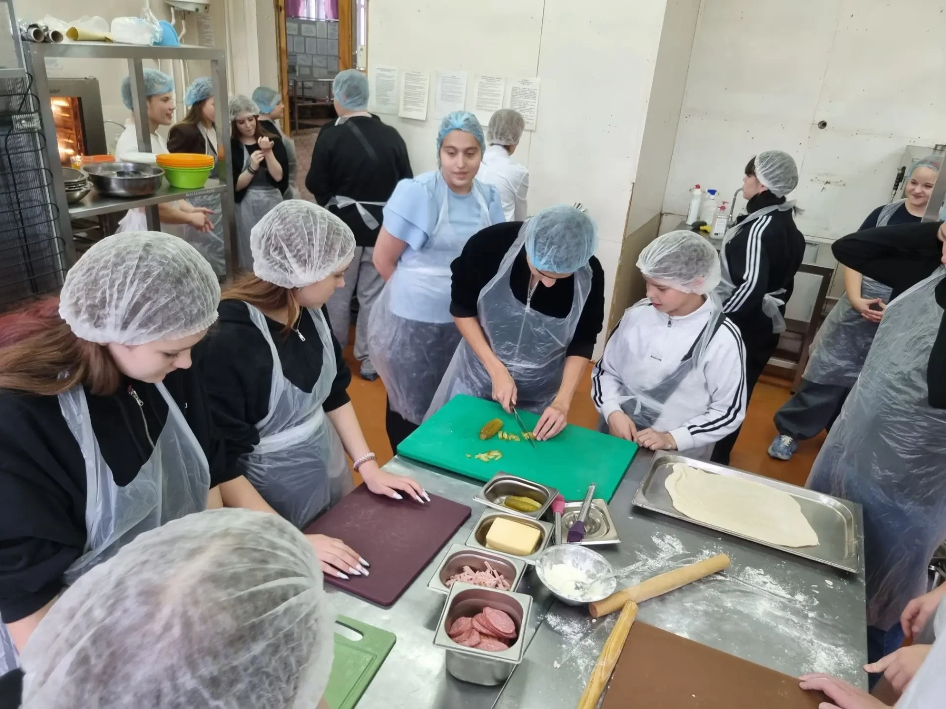 Сегодня 14 октября 8г (классный руководитель Дубровская Ольга Александровна) и 8д класс...