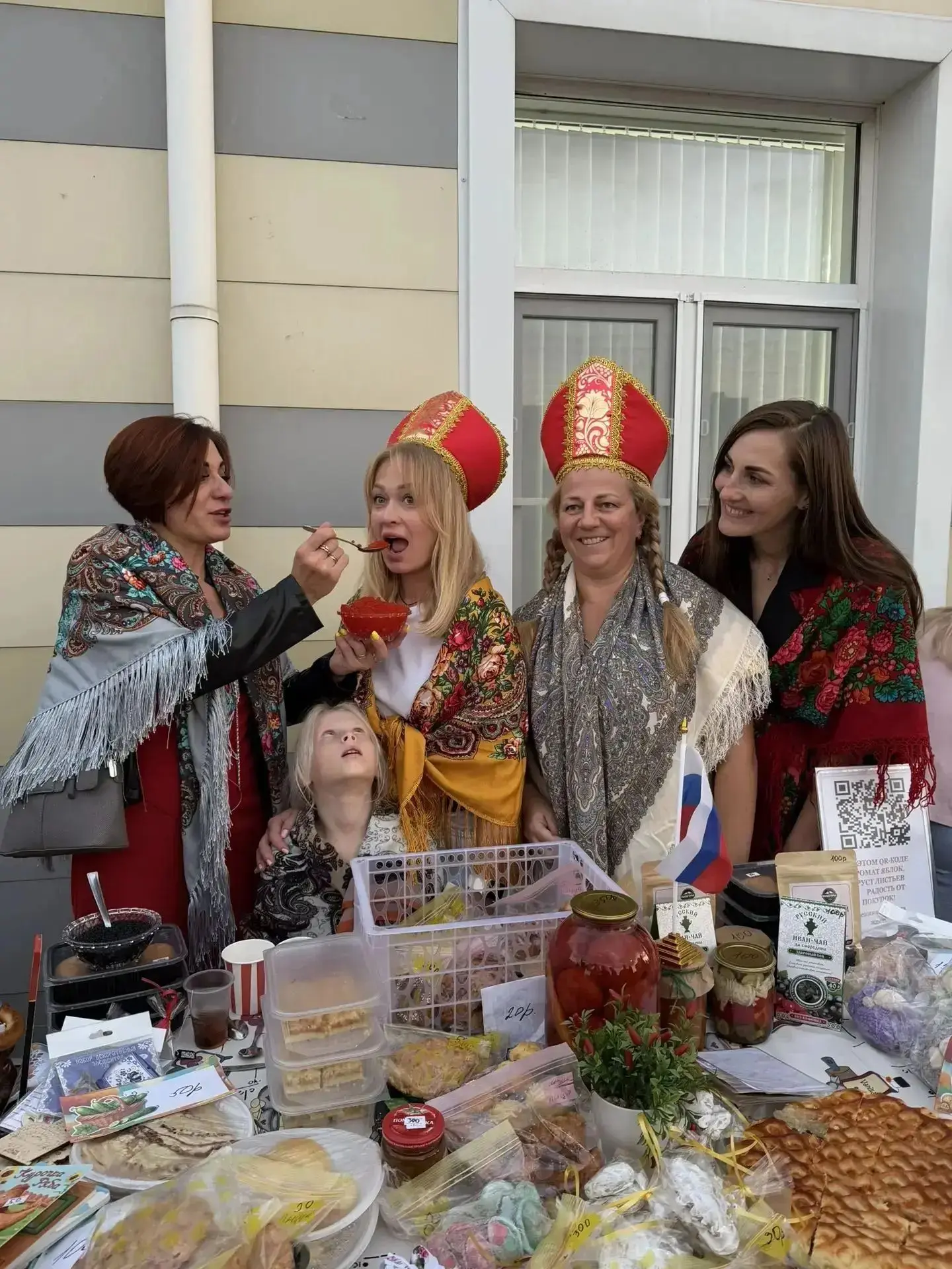 «Национальный дворик»: в краснодарском детсаду «Лесная сказка» прошла ярмарка дружбы на...