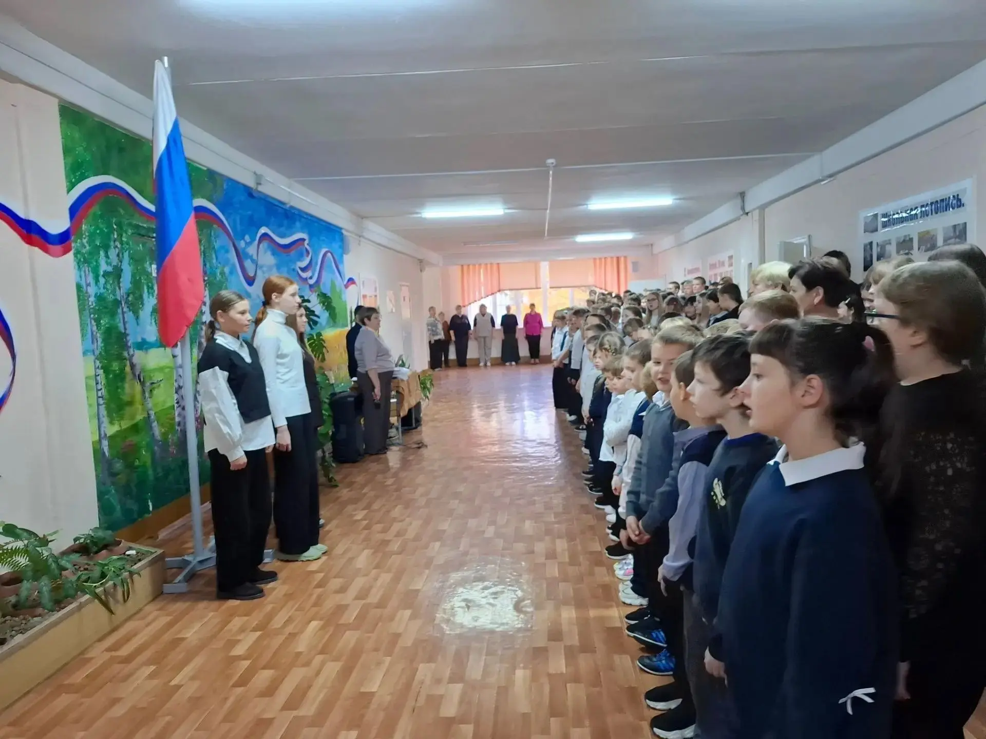 В понедельник в нашей школе состоялась торжественная линейка: учащиеся были награждены ...