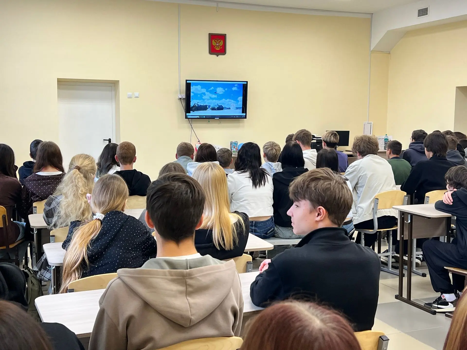 🎖️ Профориентация: путь в военное училище! 🎖️14 октября в нашей школе прошла очень ин...