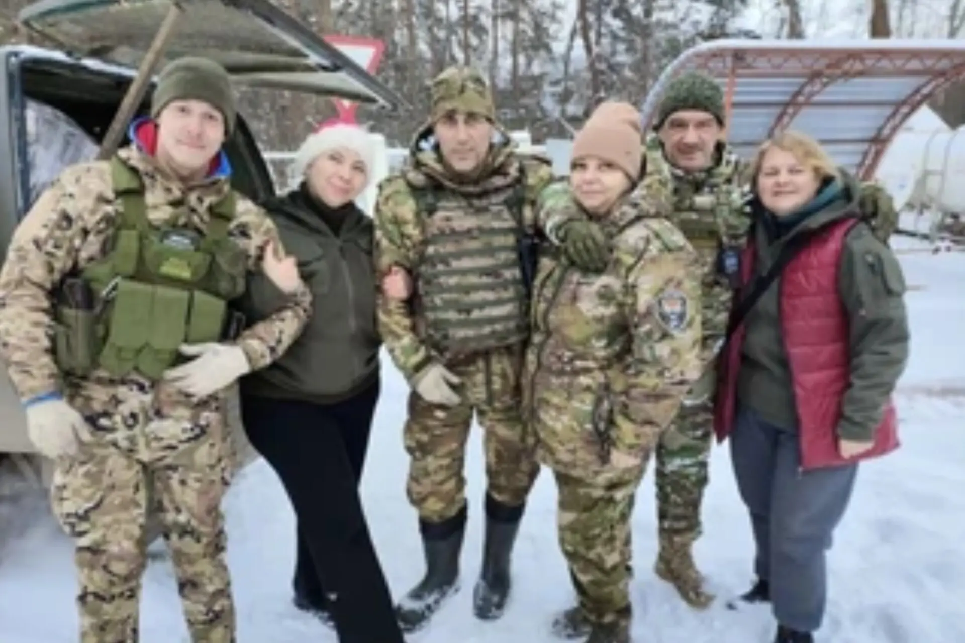 Мать бойца-сибиряка три года возит помощь на передовую 👏