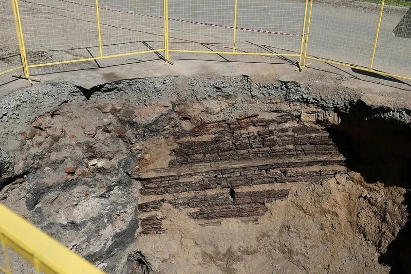 В Барнауле ученые изучат старинную постройку, которую нашли при реконструкции водовода