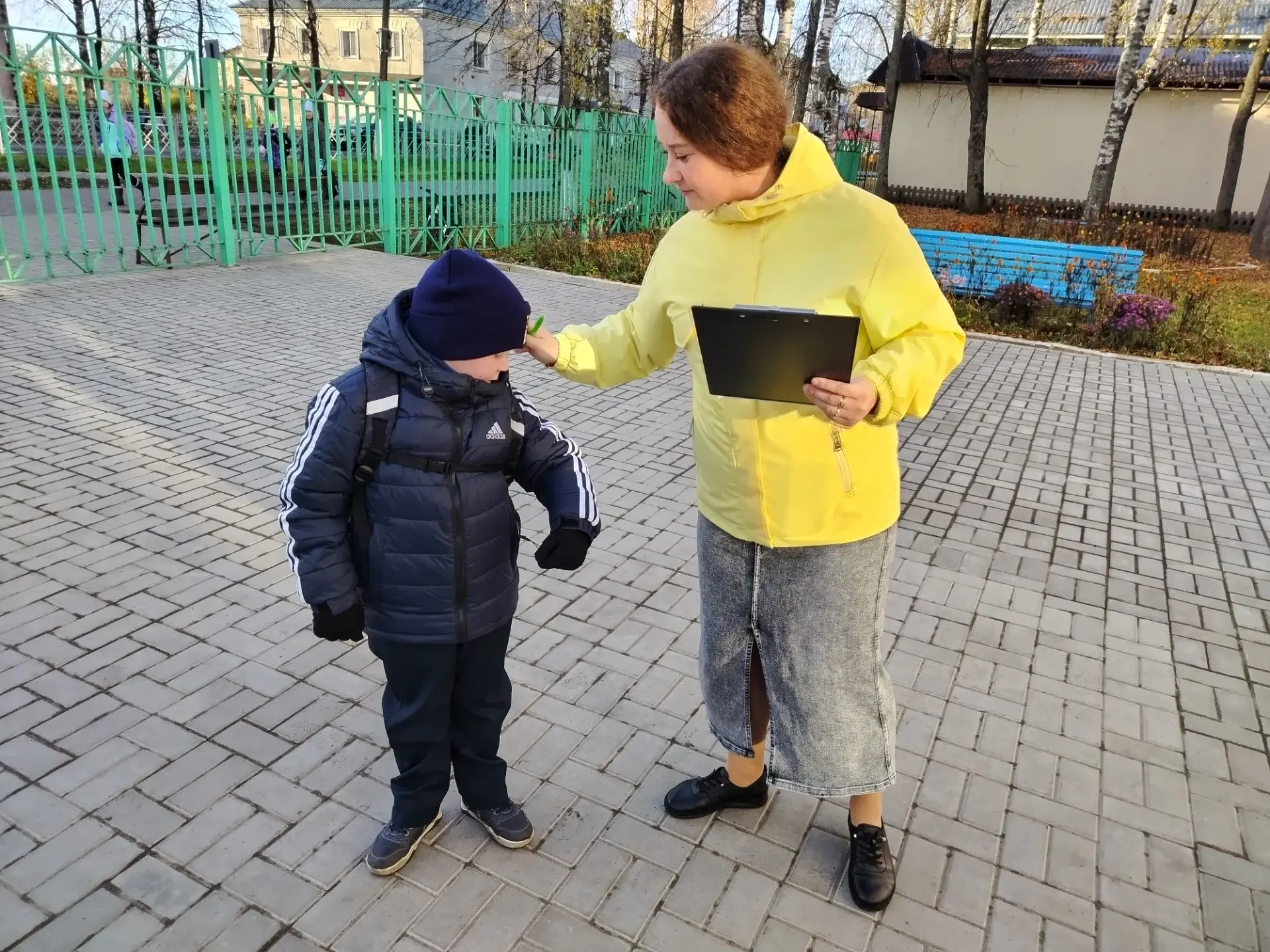 ✨«Засветись!» — проверка фликеров в начальной школе.