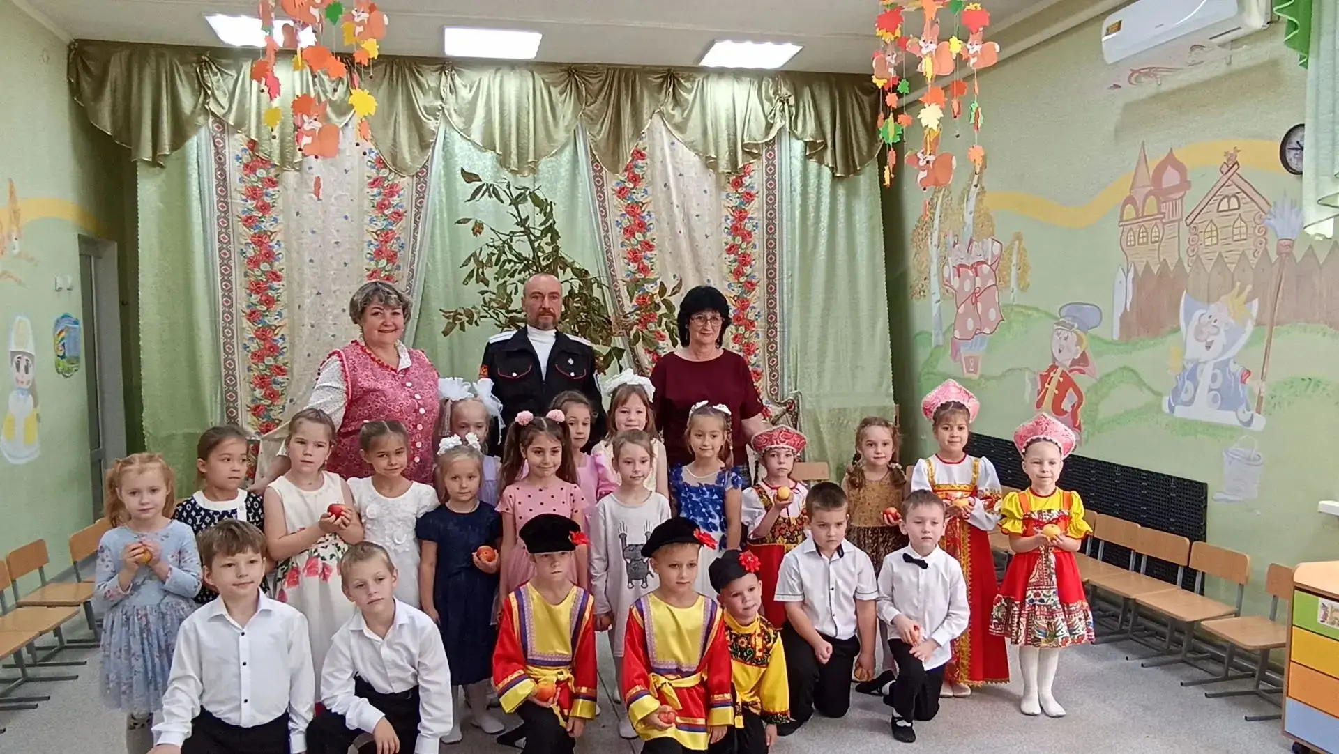 12 октября Краснодарский край отмечает день Кубанского казачества.   Ребята собрались н...