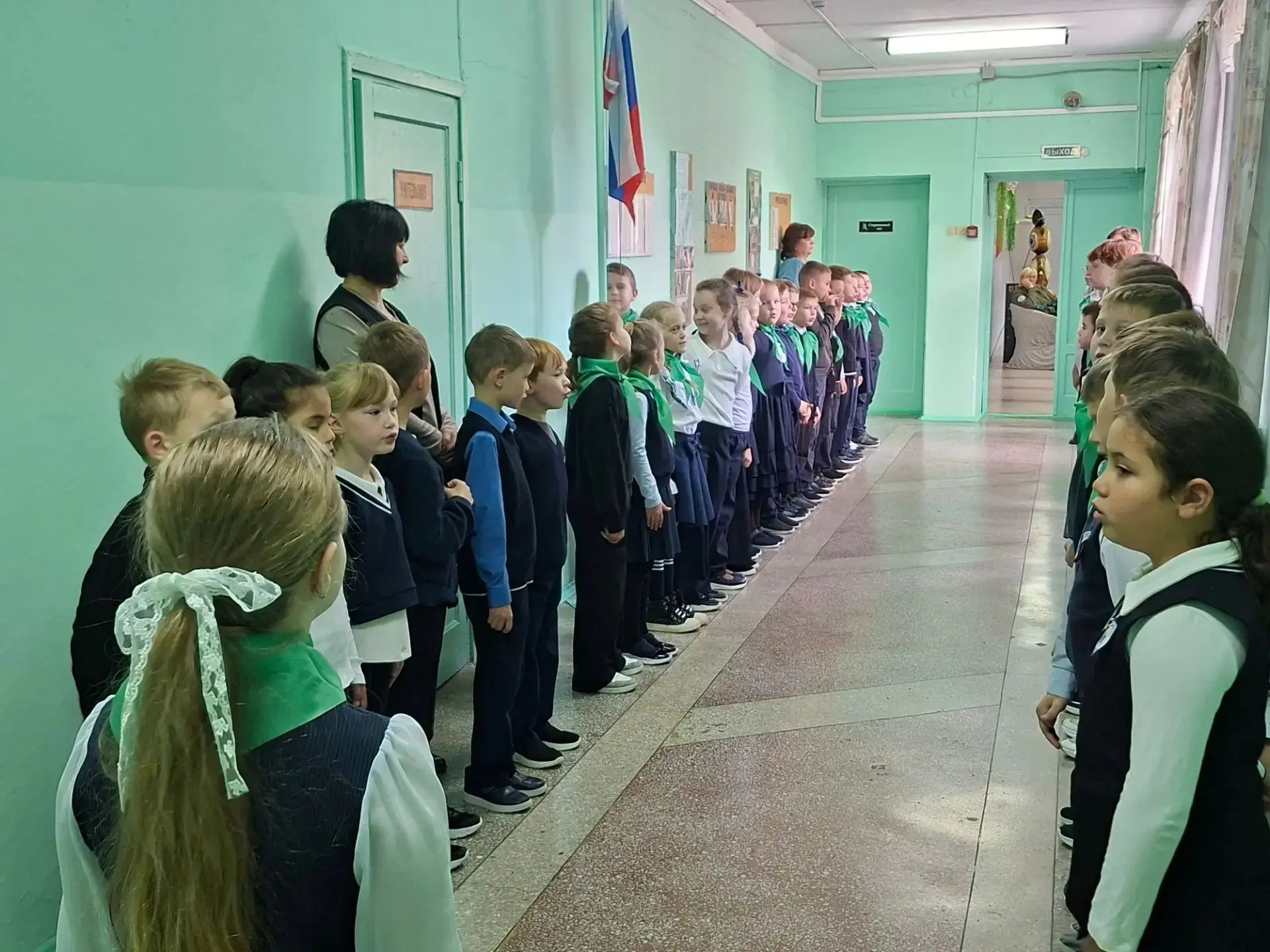 12 октября, в школьном отделении с.Архангельского, прошла общешкольная линейка.