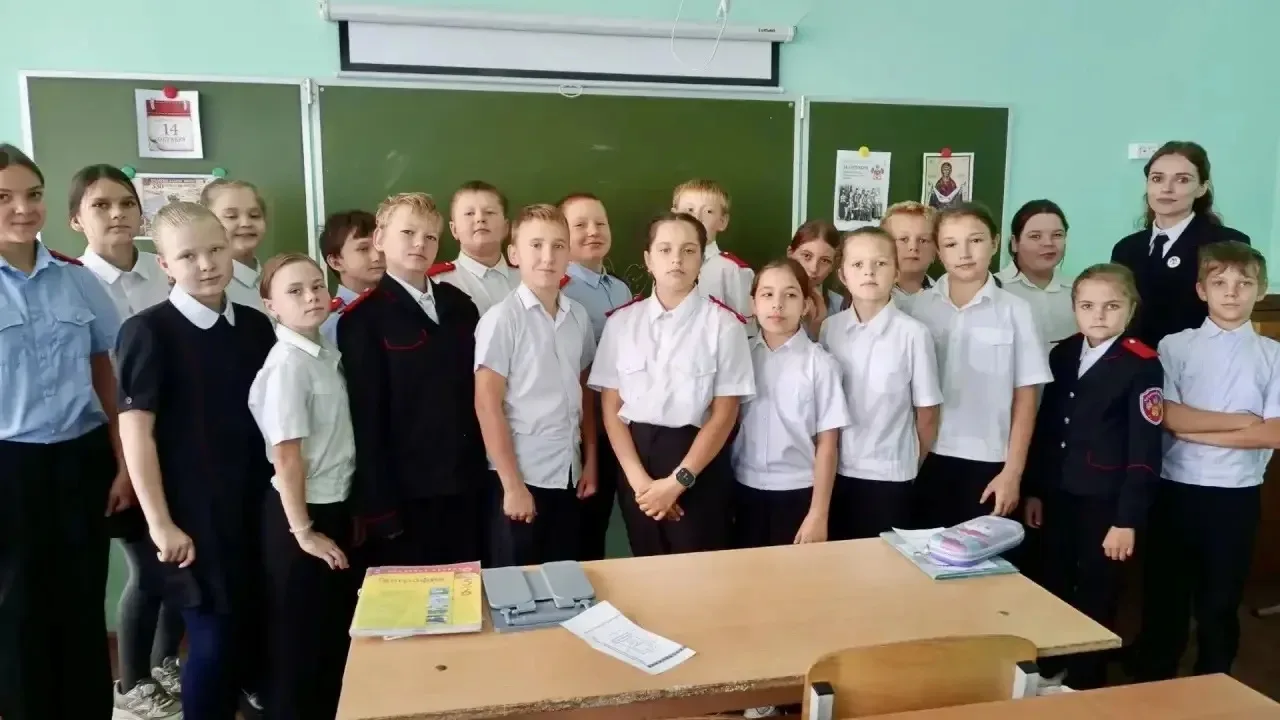 В казачьей школе №2 прошли тематические уроки к Дню кубанского казачества и празднику П...