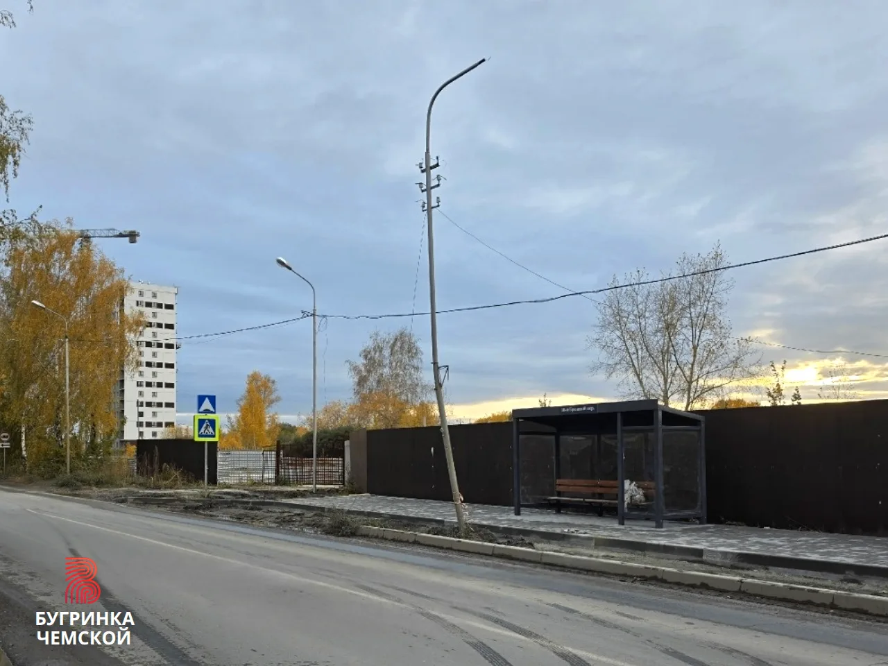 На 18-м Бронном переулке установили новый остановочный павильон. Больше не придётся жда...