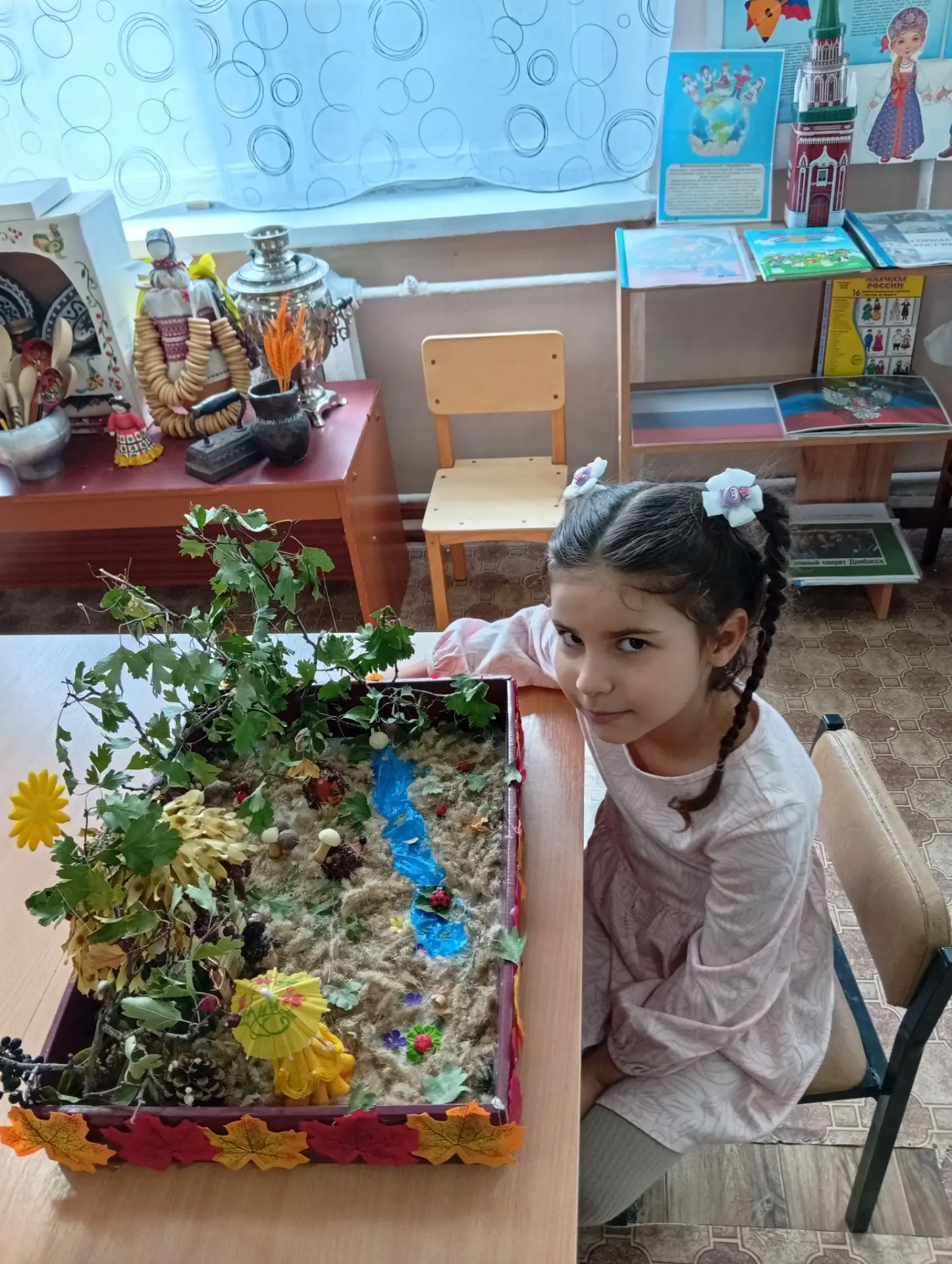 Фантазёрка Амина Ш.из различных материалов создала" Поляну сказок"