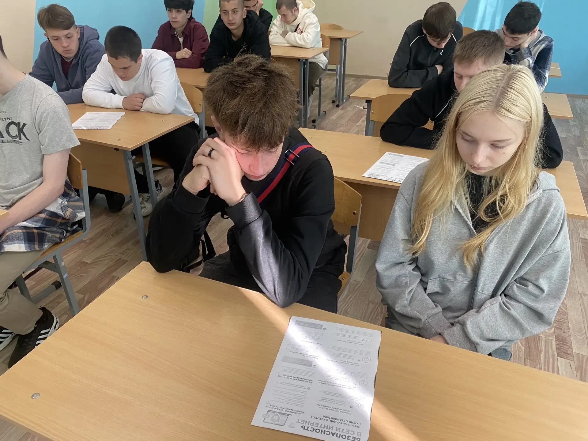 В учебных группах колледжа состоялись классные часы «Разговоры о важном». Тема сегодня ...