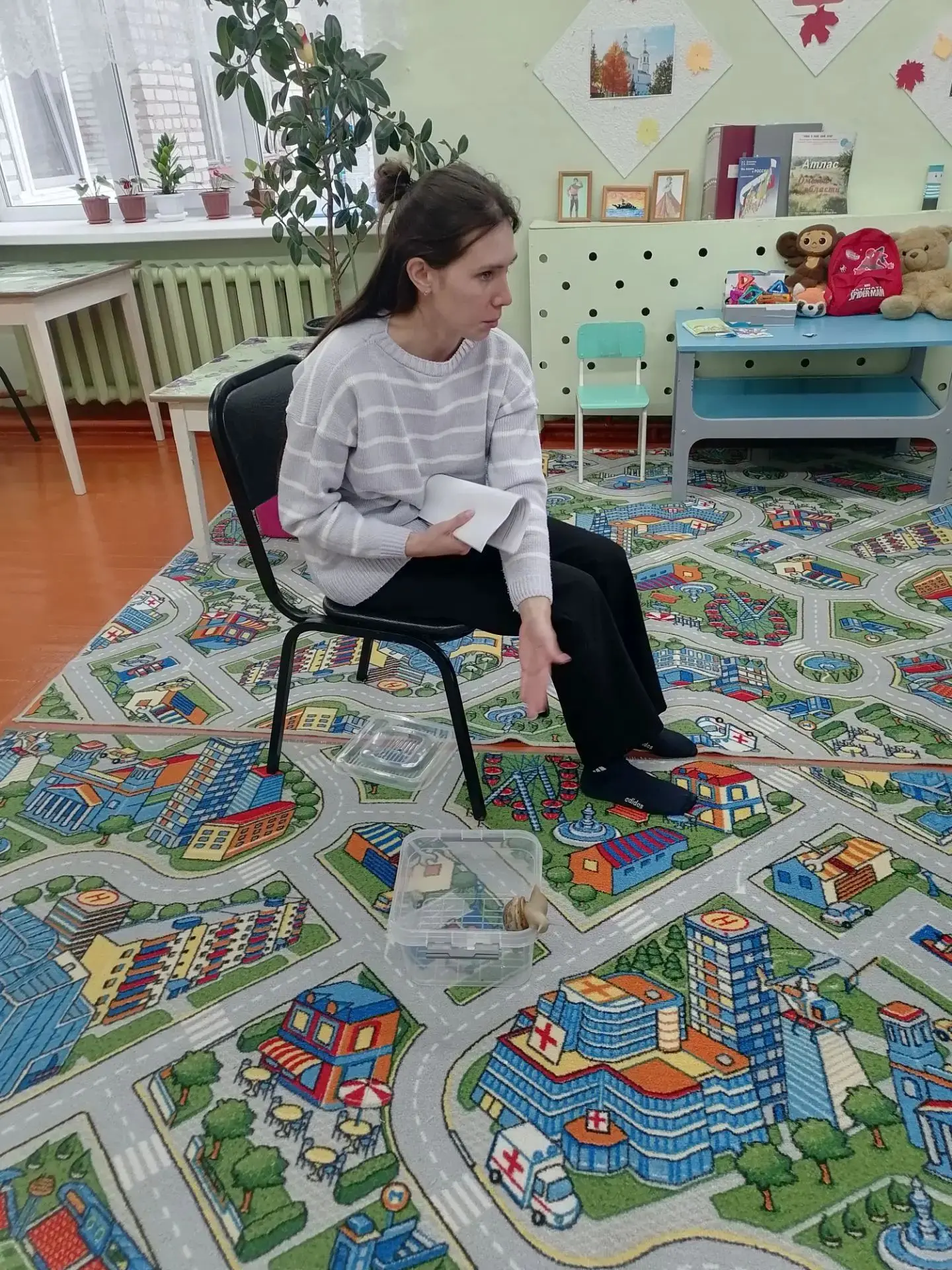 В наш детский сад заглянула необычная гостья — улитка! А привела её к ребятам педагог С...