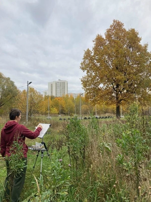 В воскресенье в Лукинке прошёл первый пленэр. Художница перенесла на бумагу уютные троп...