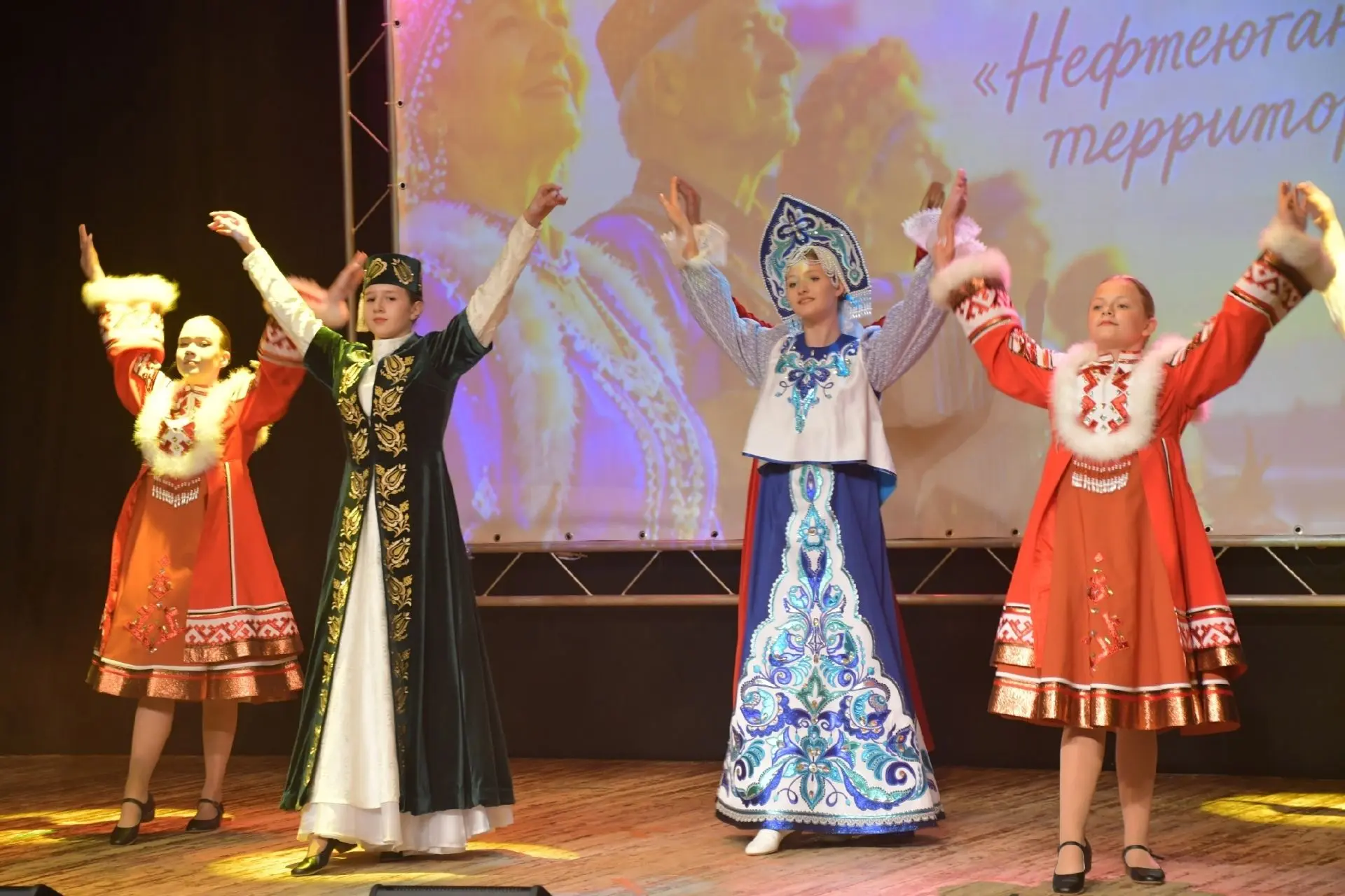 🎭 Праздник таланта, мудрости и молодости души! В ДК «Камертон» с большим успехом проше...