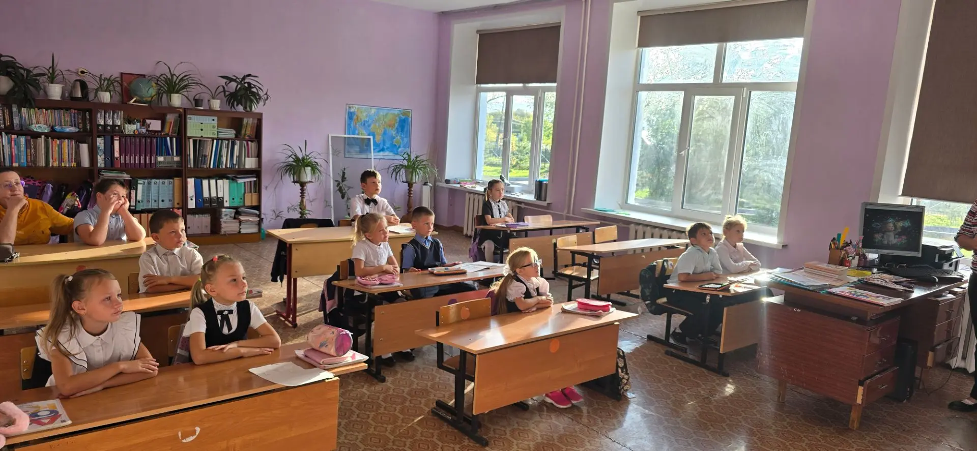 🎉 В преддверии Всероссийского дня чтения в МБОУ «Рассветская СОШ» прошли особенные кла...
