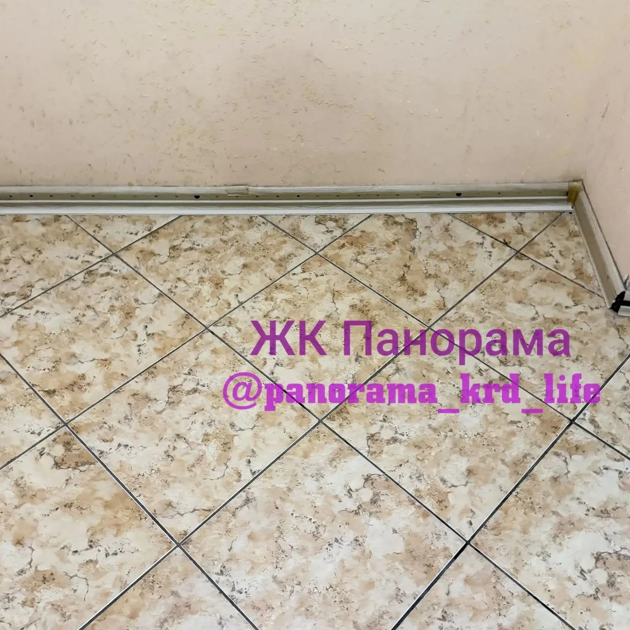 Остались ли подъезды в Панораме, где есть плинтуса?