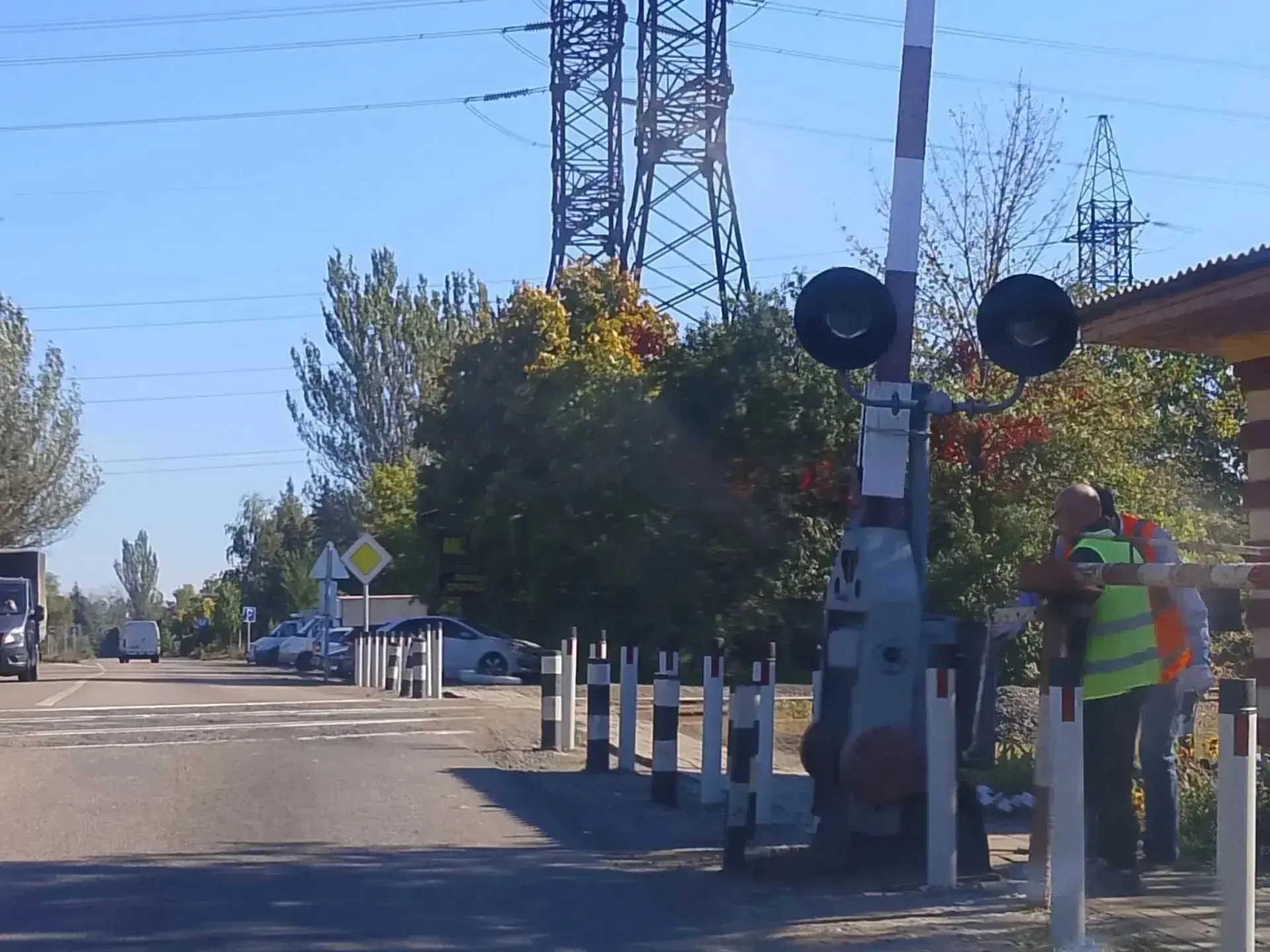 На бульваре 8 Сентября провели обслуживание железнодорожного переезда