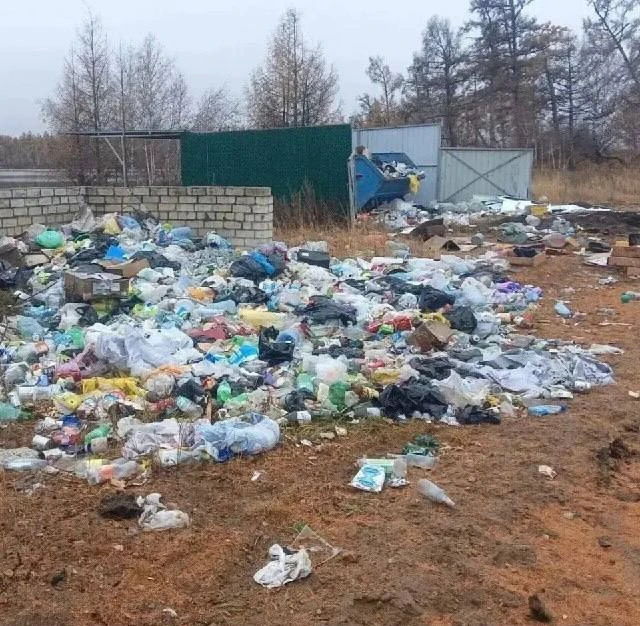 Берега озёр Арахлей и Болван завалены мусором
