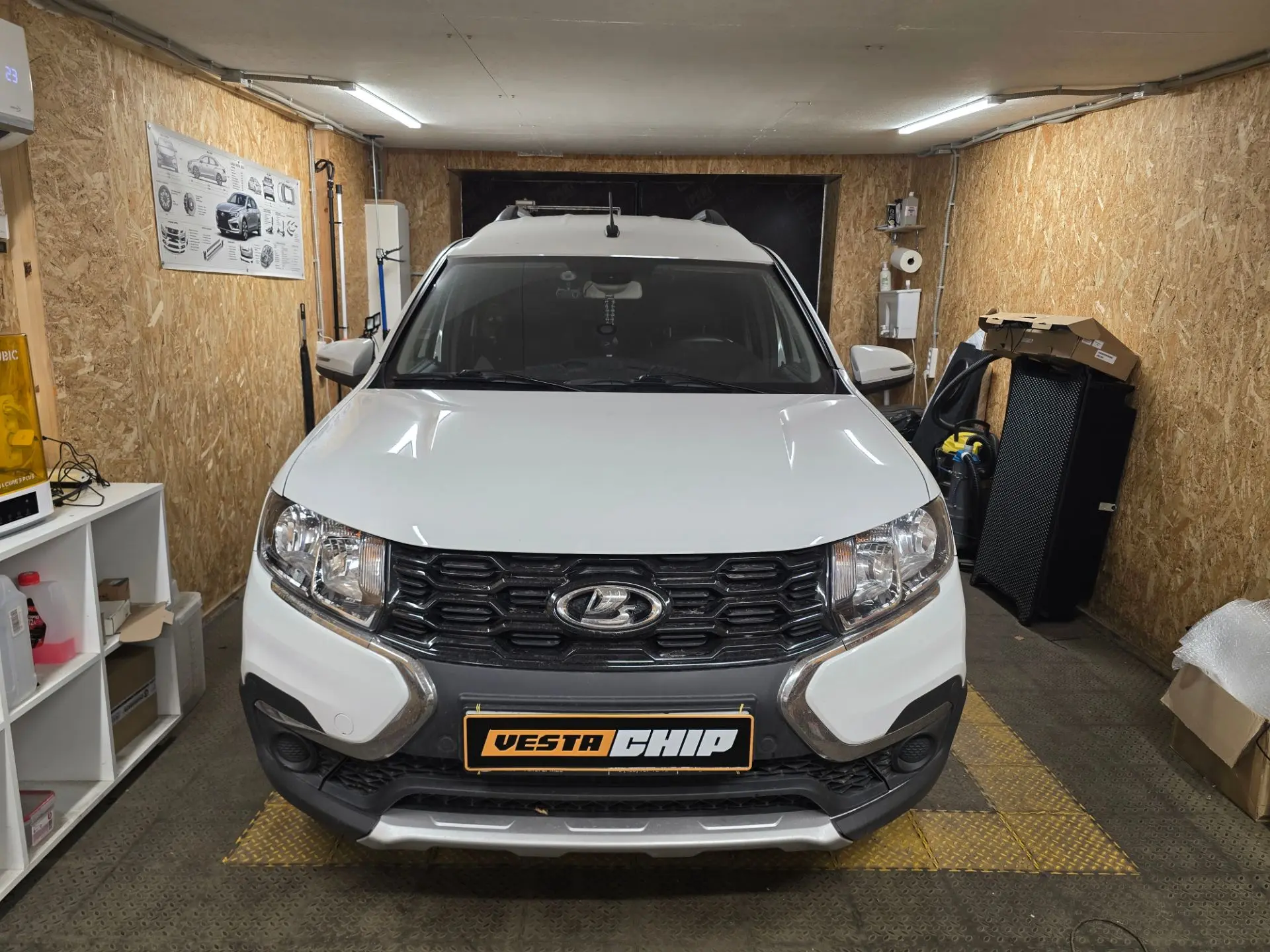 Новенький Lada Largus.
