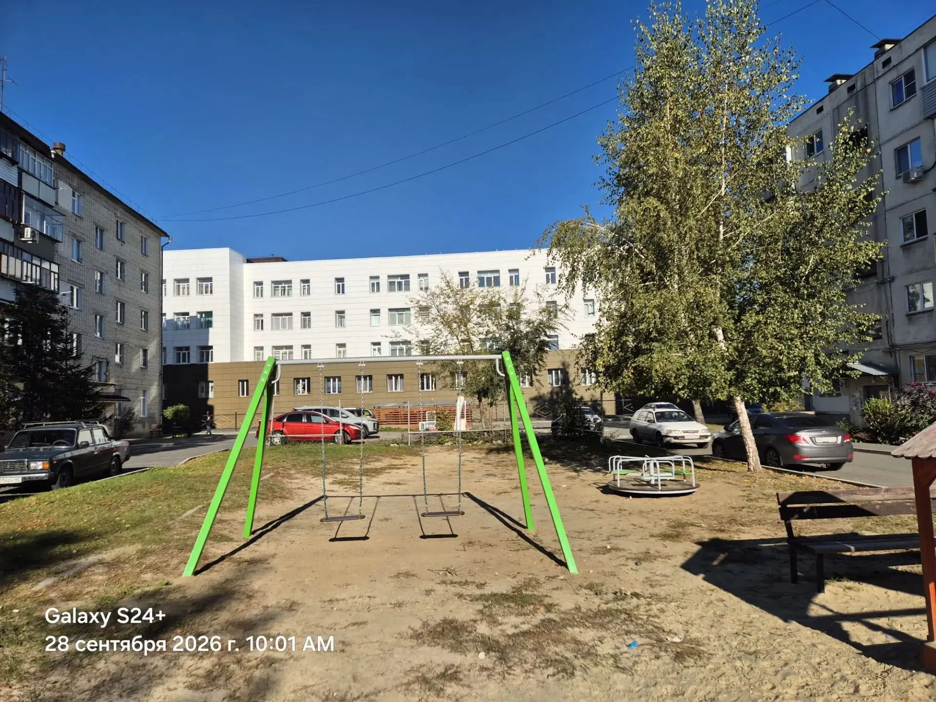 Во дворе домов по адресам: Кирова 108 и 108 А в этом году дополнительно установили каче...