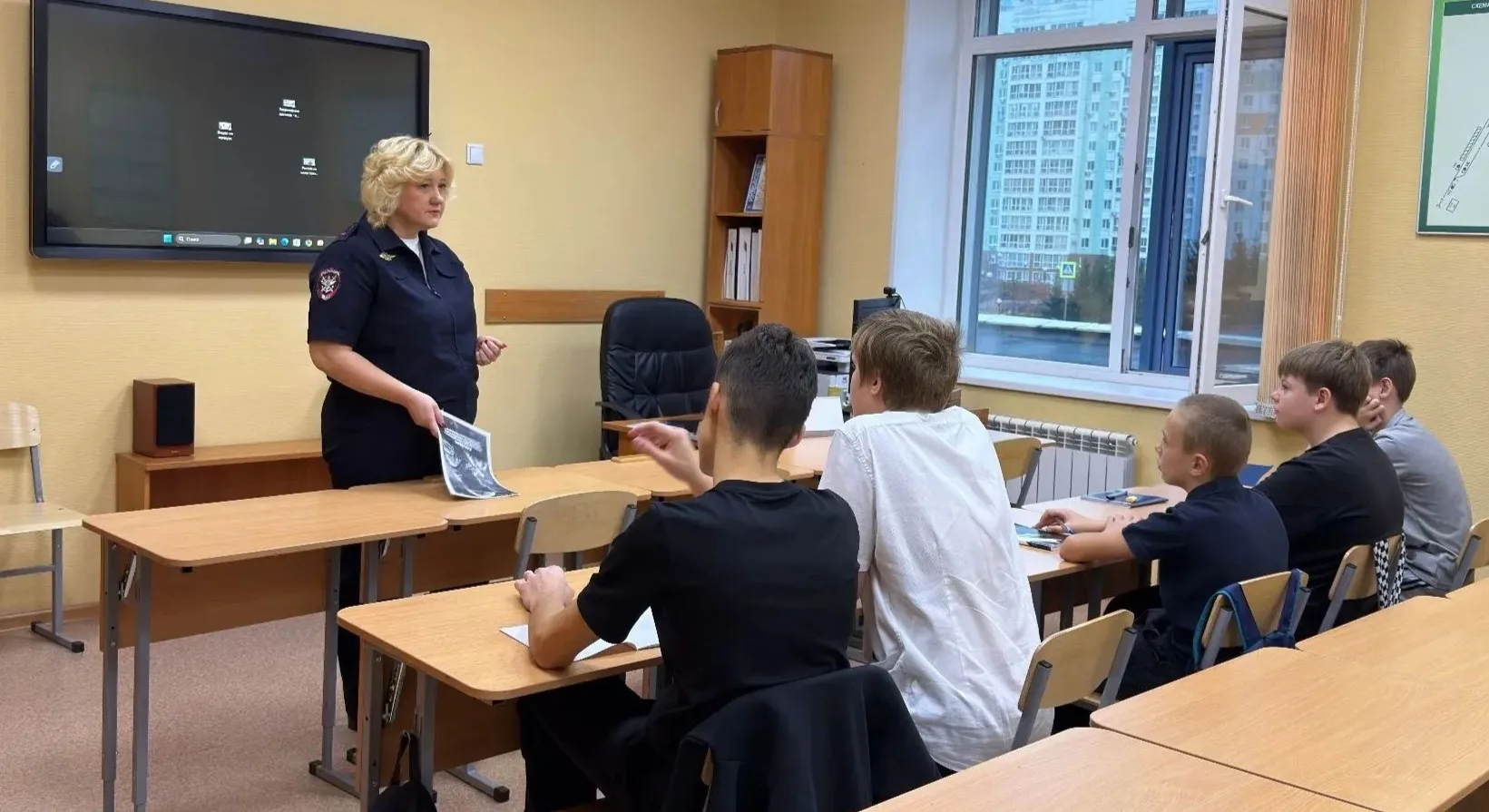 ❗️ В Кузбассе транспортная полиция провела лекции о безопасности в сети для школьников