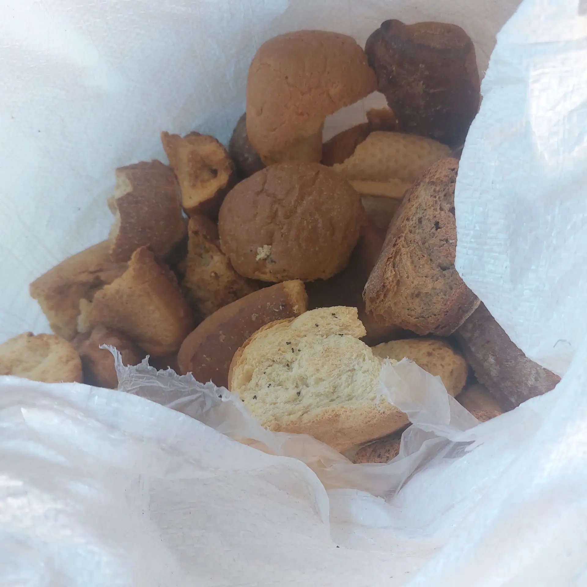 🍞 Натуральные сухари для ваших питомцев и птиц от Хлебопищекомбината!