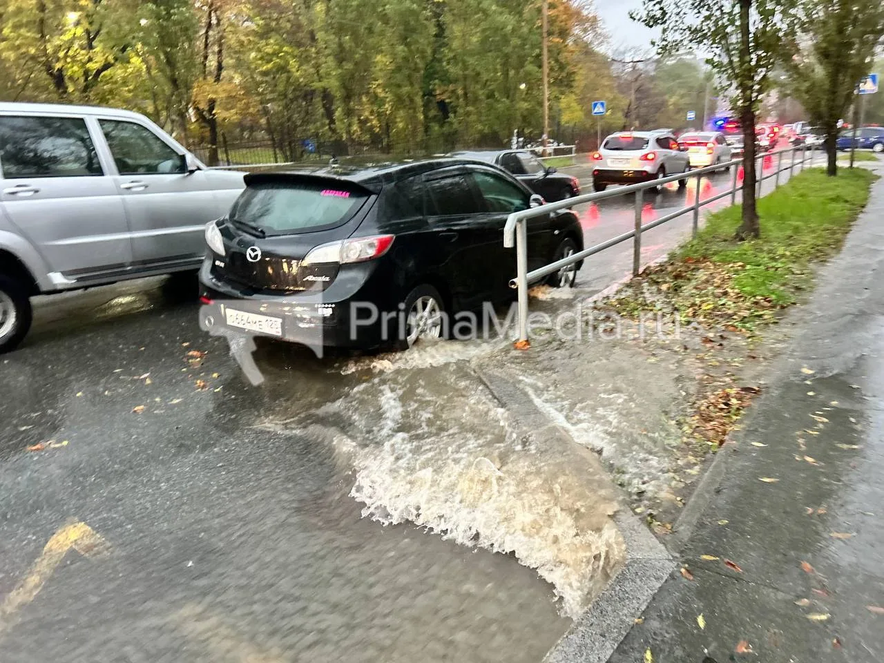 Судя по сообщениям в СМИ, уже заливает водой подземные переходы в центре города, подтоп...