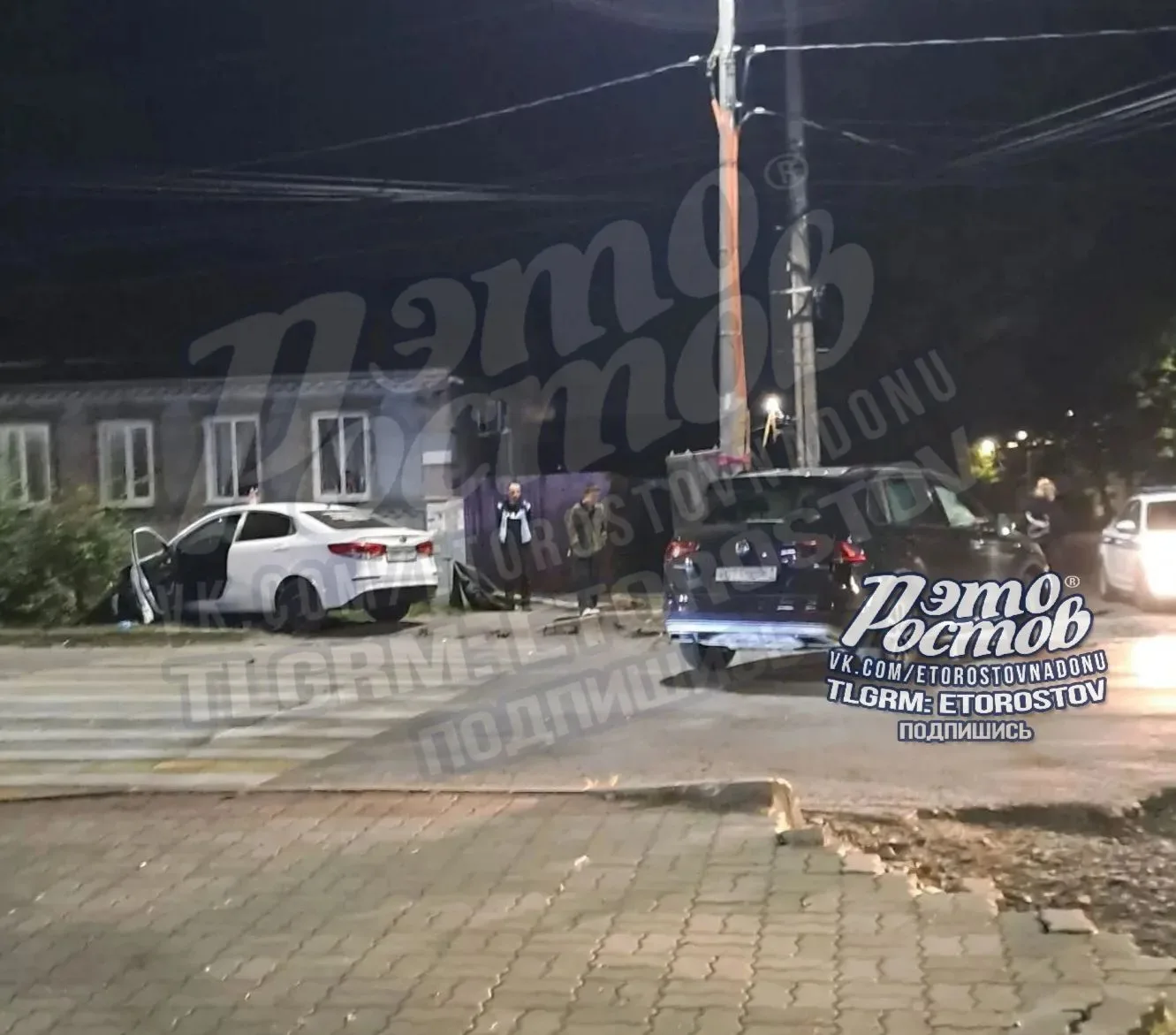 ⚠️ ДТП на Мадояна. Легковая от удара улетела на тротуар. Одного водителя увезли в больн...