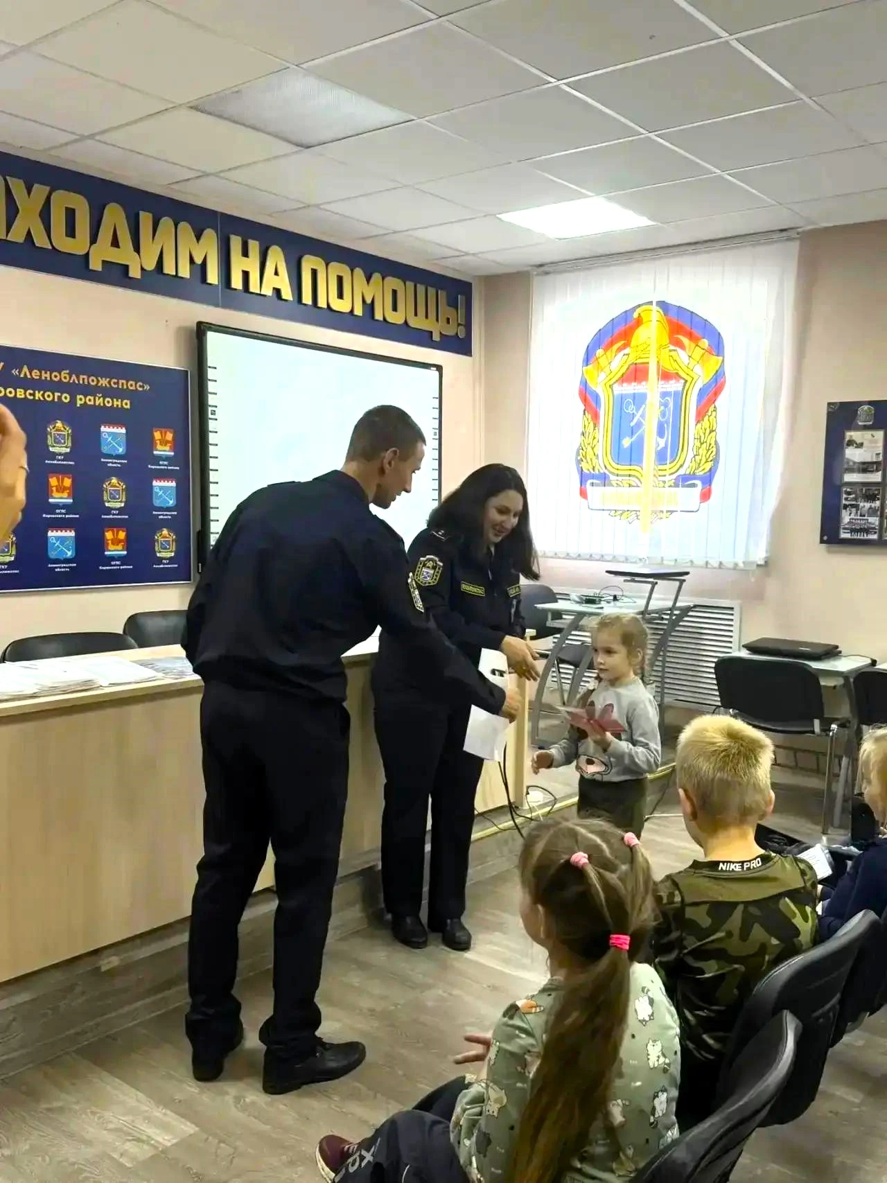 👍Первые удостоверения, первые занятия: «Академия юных пожарных» расширяет ряды