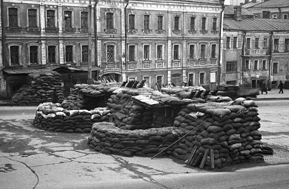 📃 В случае появления войск противника у ворот Москвы, поручить НКВД произвести взрыв п...