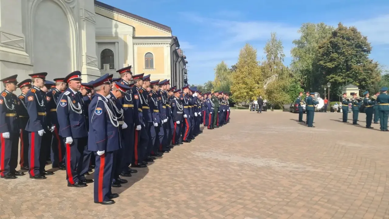 В Ставрополе открылась выставка икон на бронеплитах бойцов СВО.