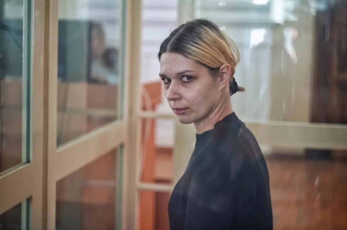 Сегодня проходит очередное заседание по делу об убийстве Тарховых. Екатерина частично п...