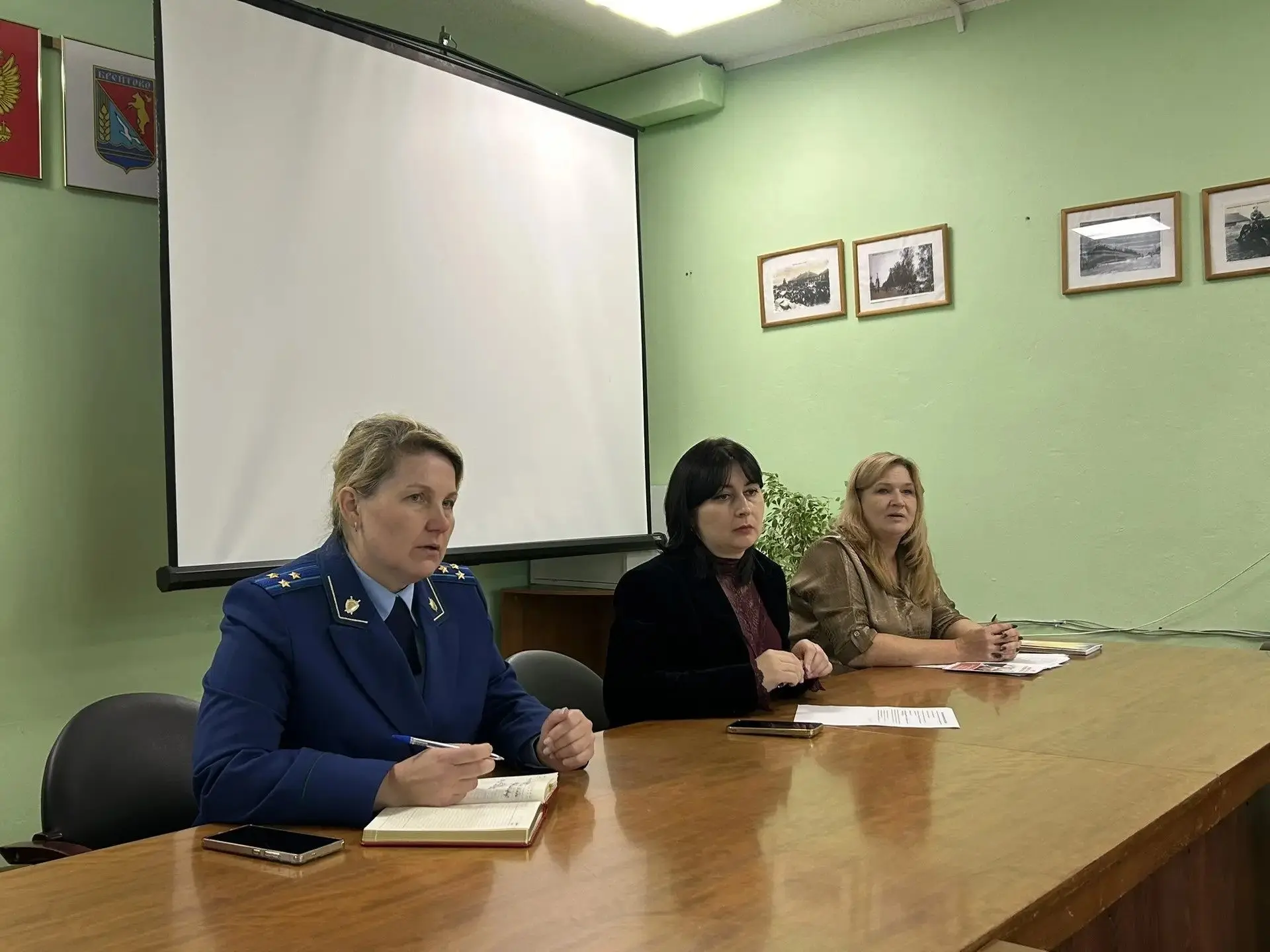 Прокурор Брейтовского района Светлана Смирнова приняла участие в заседании территориаль...