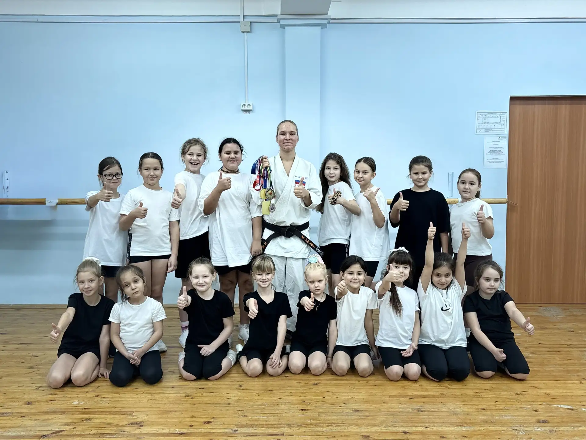 «Делай как я!»: зарядка с чемпионом🤸‍♀️