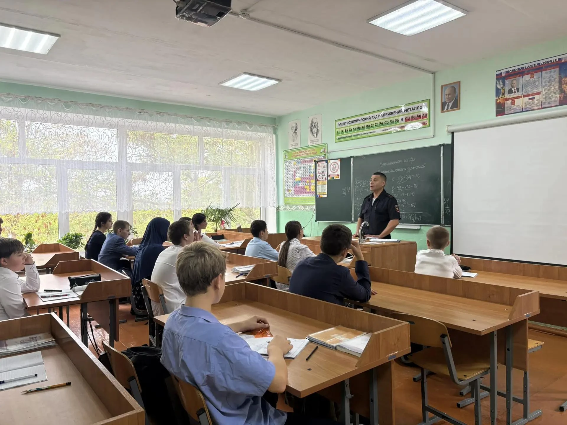 🚔 Профилактическая беседа о безопасности дорожного движения в 7 классе