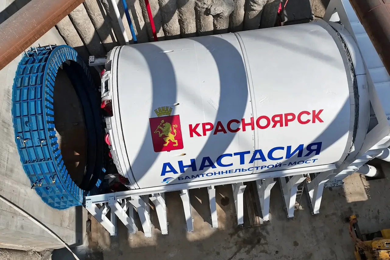 ТПМК «Анастасия», который двинулся в путь от пл. Революции чуть более года назад, посте...