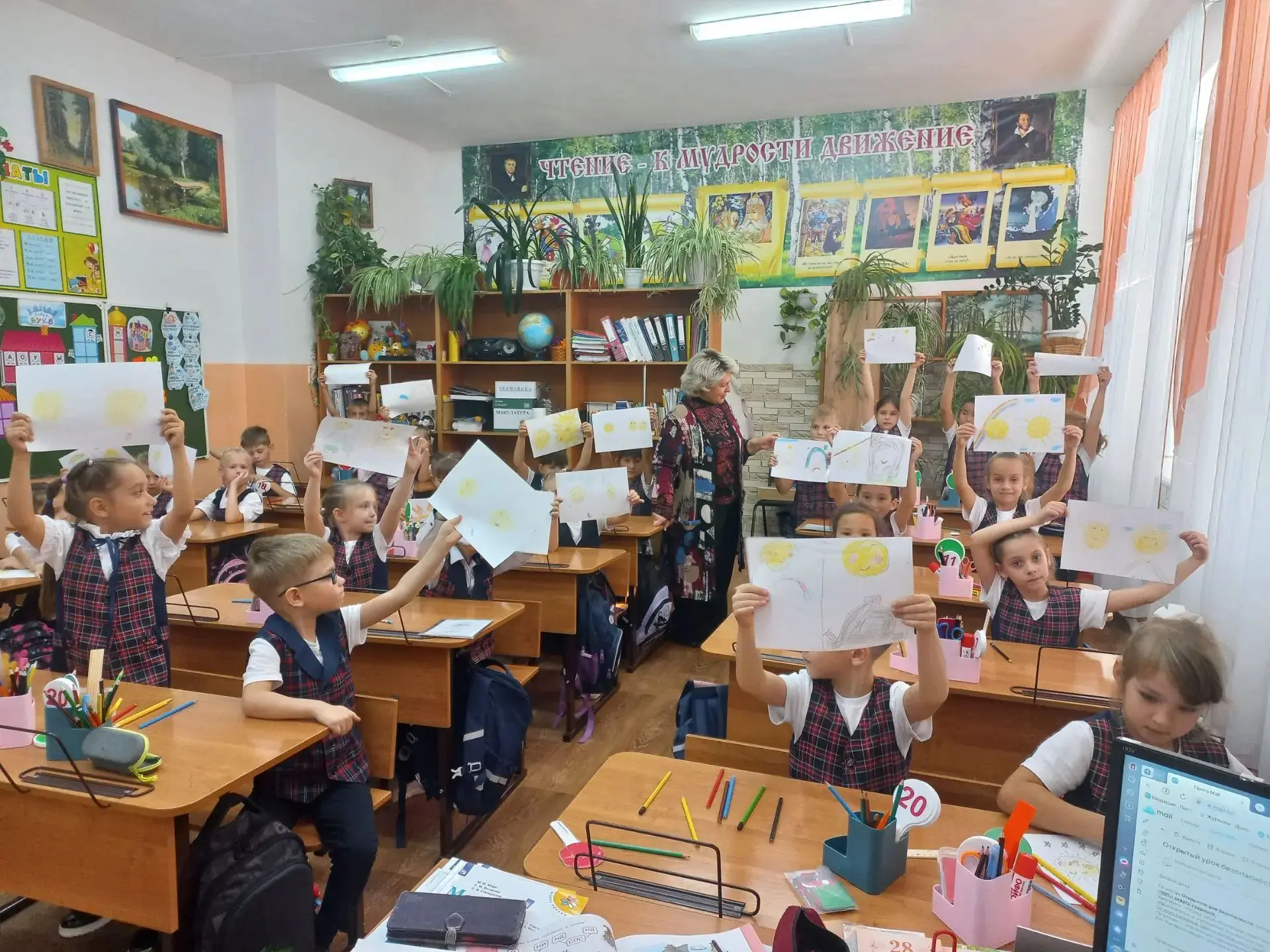 Первые шаги в школе: как наши первоклассники привыкают к новой жизни ✏️